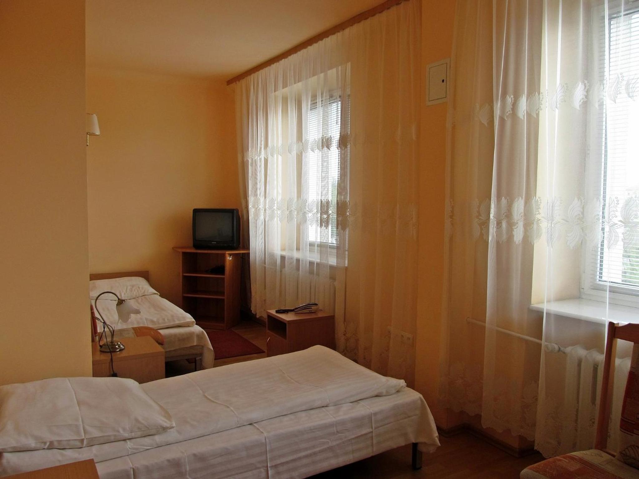 Economy Triple Room photo 2