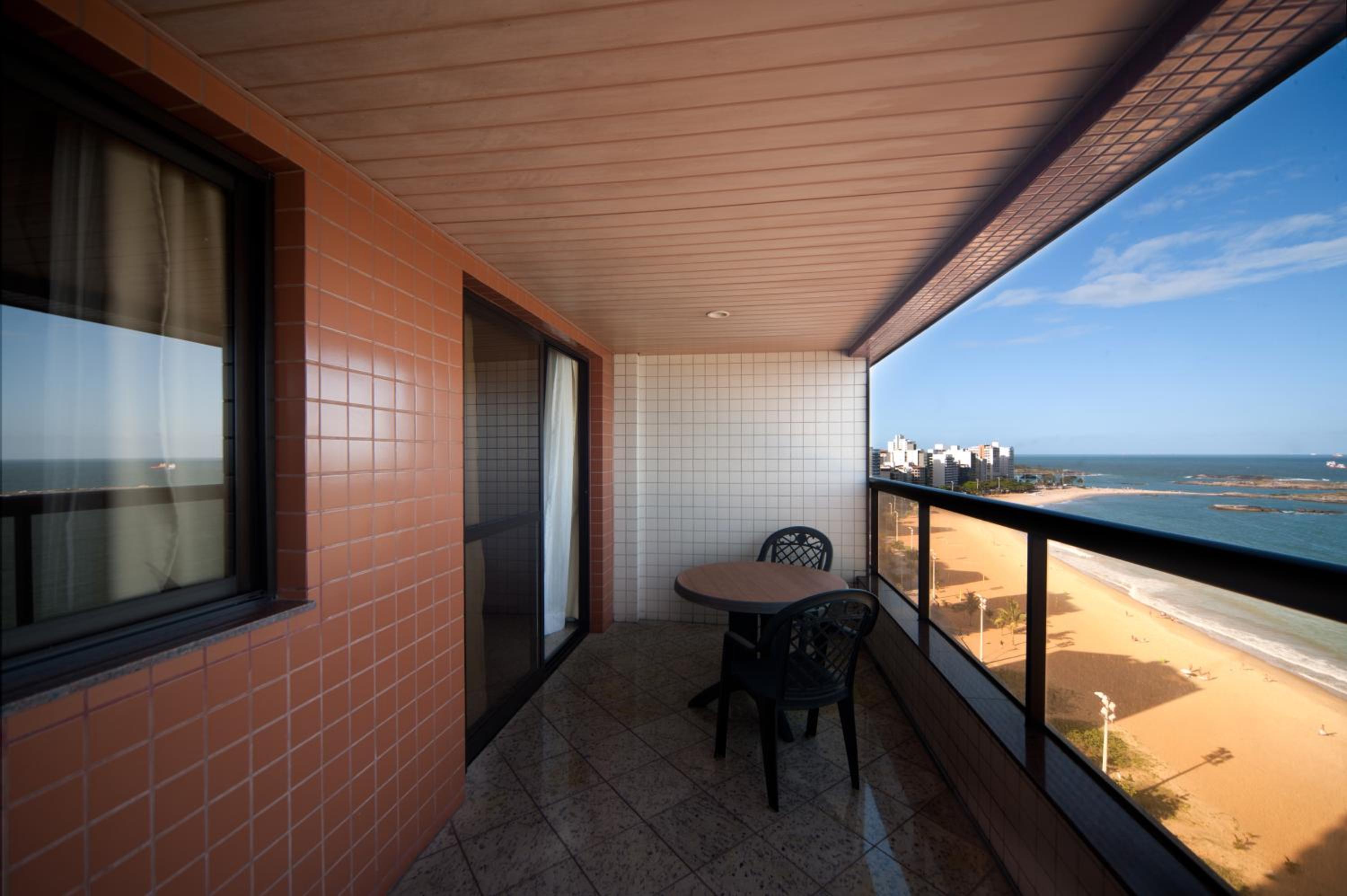 Deluxe Suite with Sea View - Photo 11