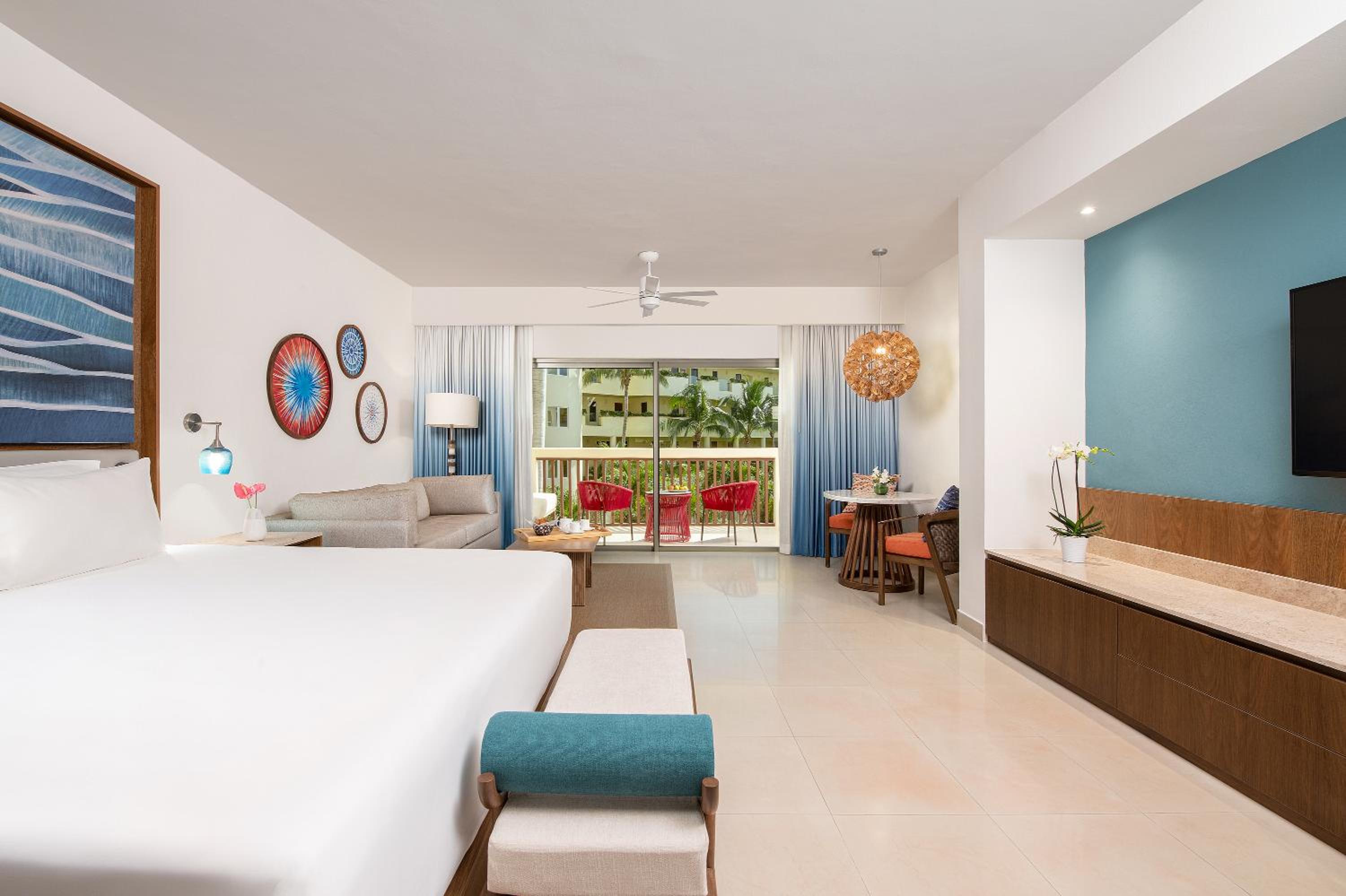 King Junior Suite with Tropical View - Photo 9