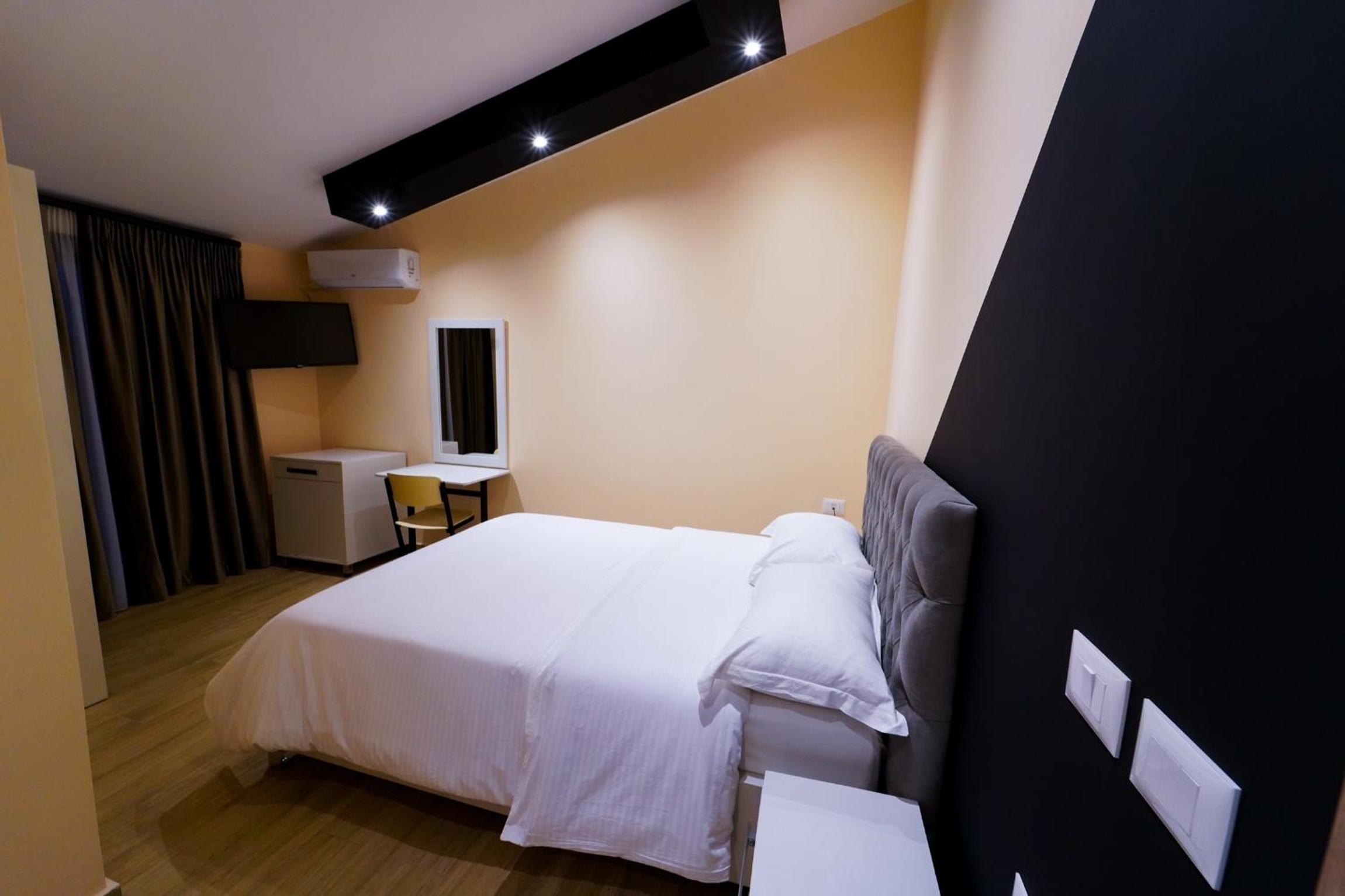 Deluxe Queen Room