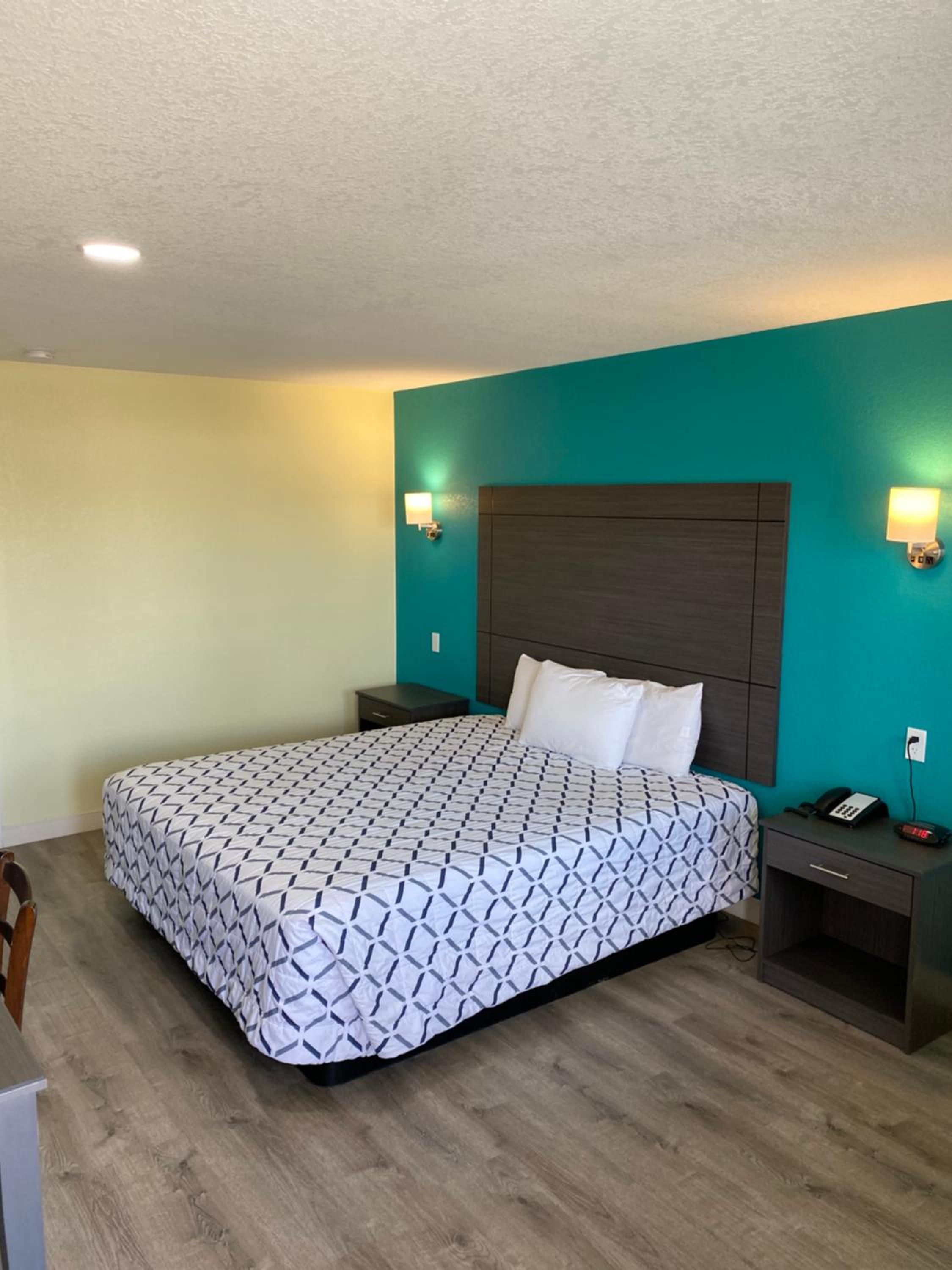 Deluxe King Room - Photo 2