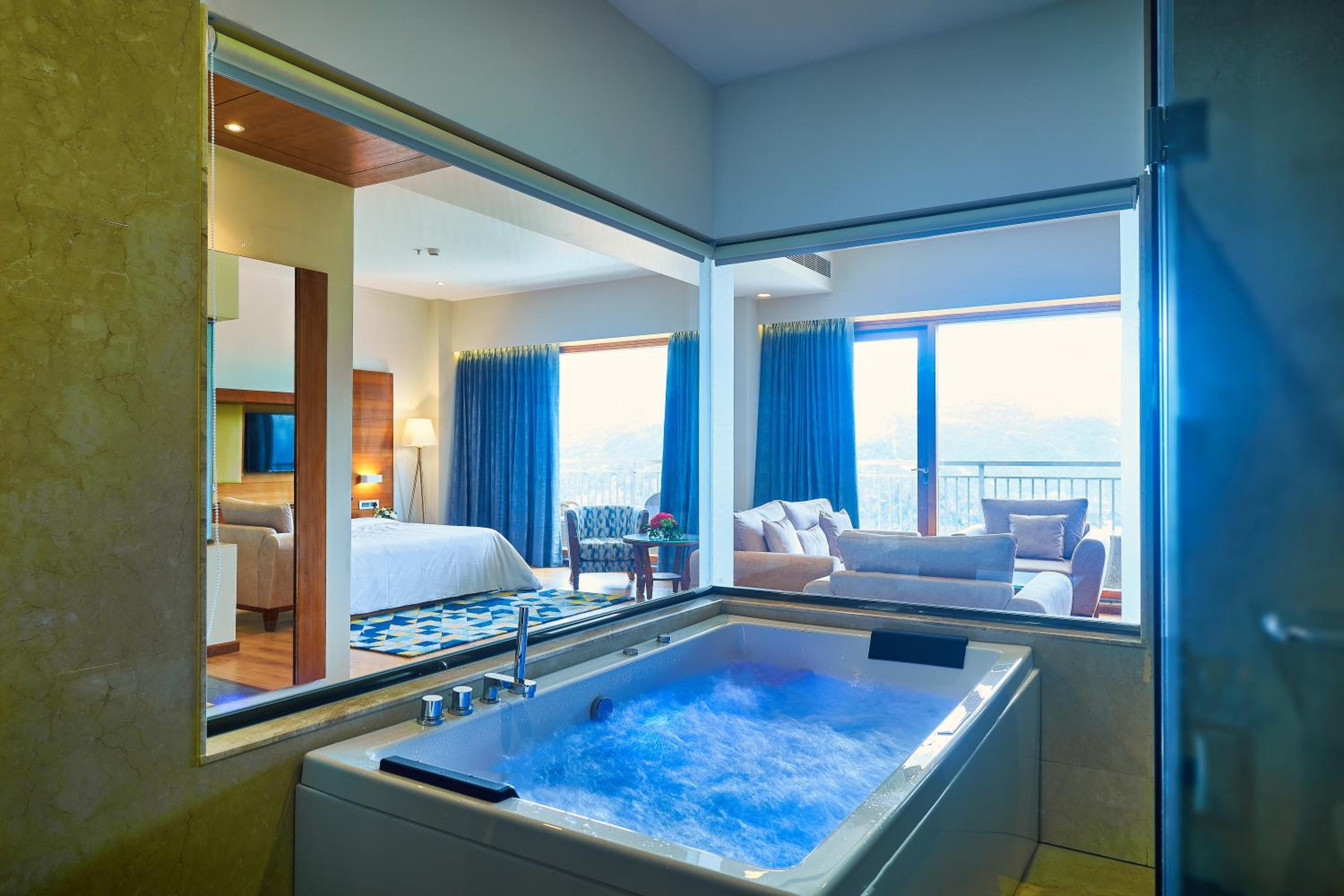 Legacy Deluxe Suite - King - Photo 2