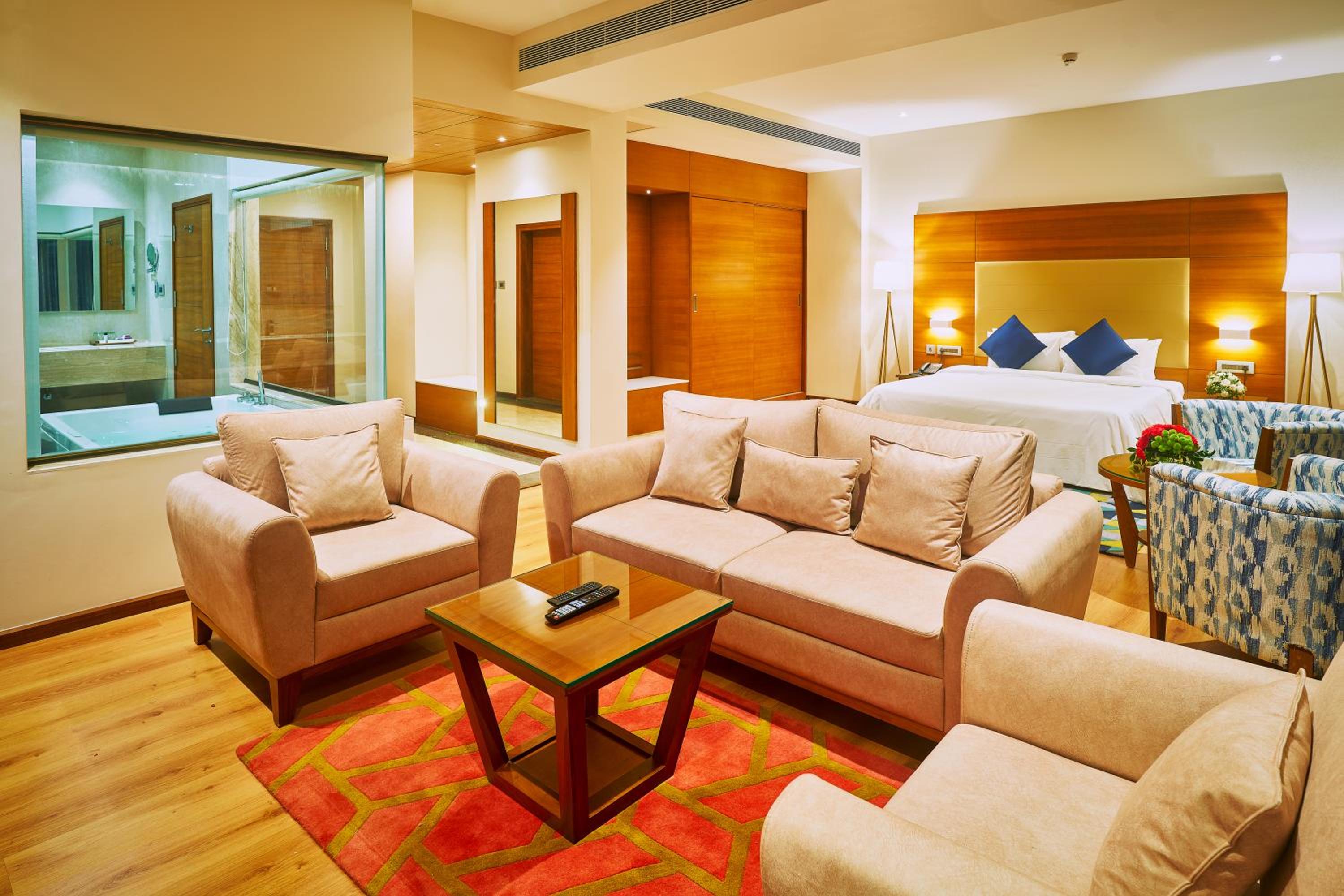 Legacy Deluxe Suite - King - Photo 3