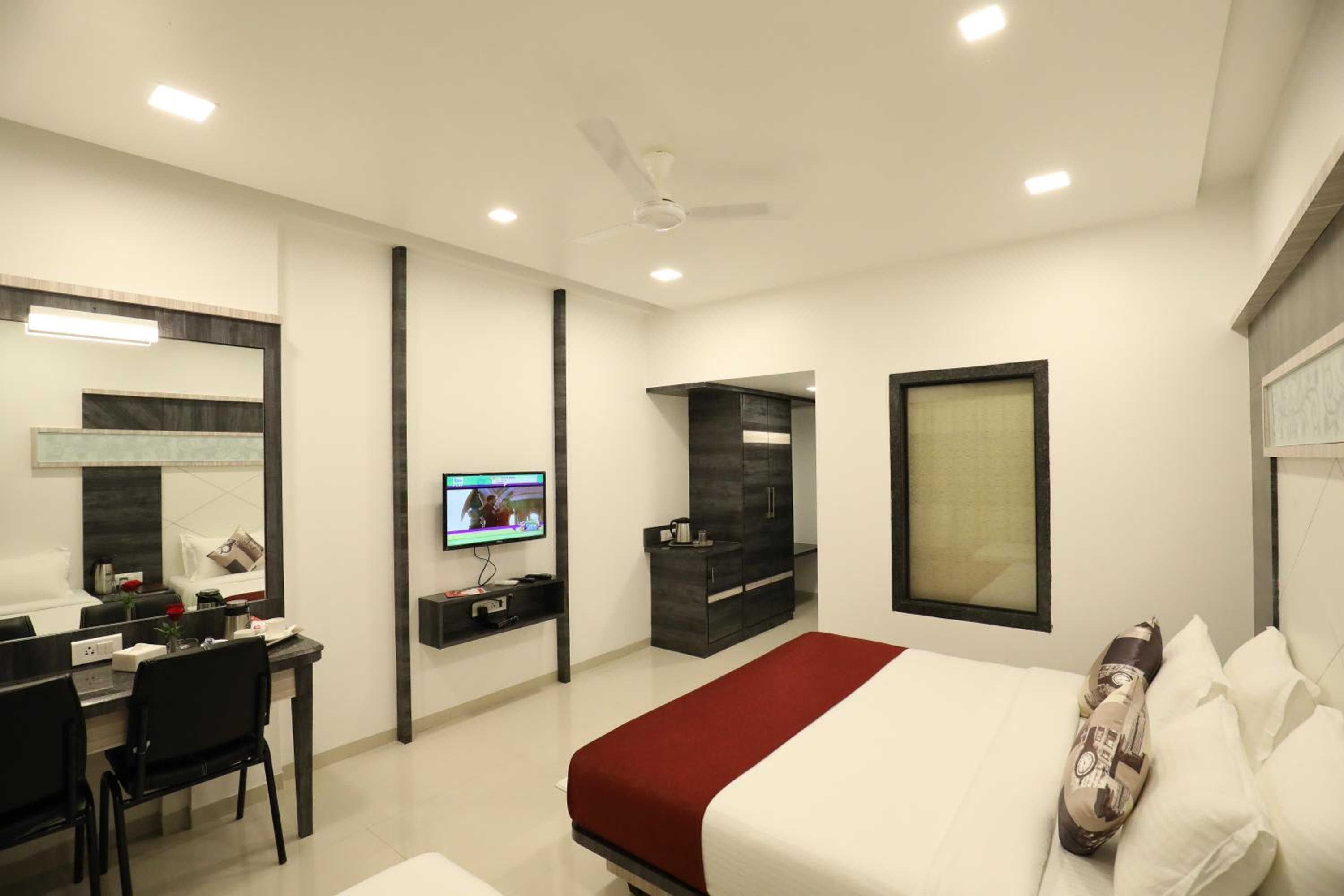 Deluxe Room - Photo 2