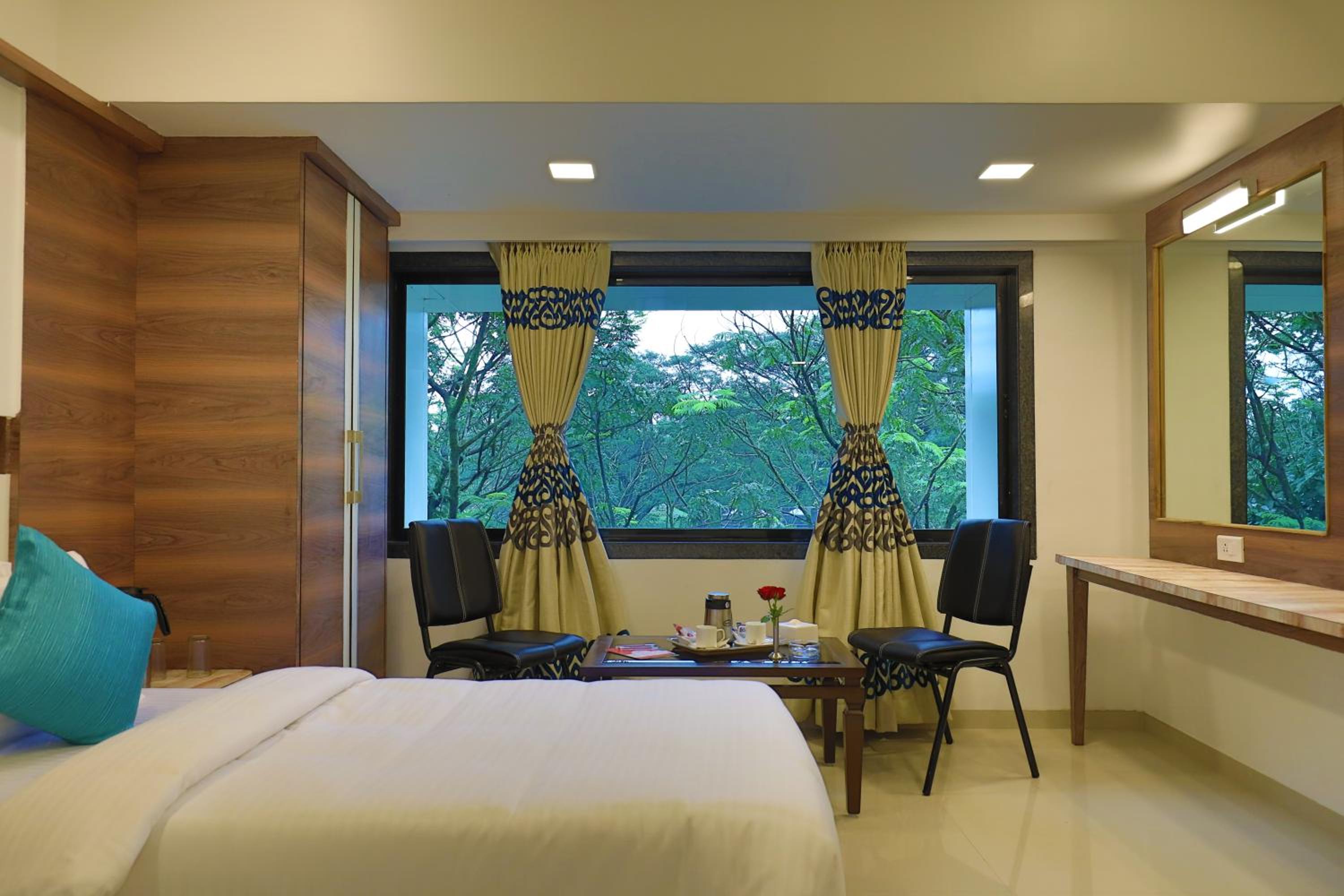 Deluxe Room - Photo 1