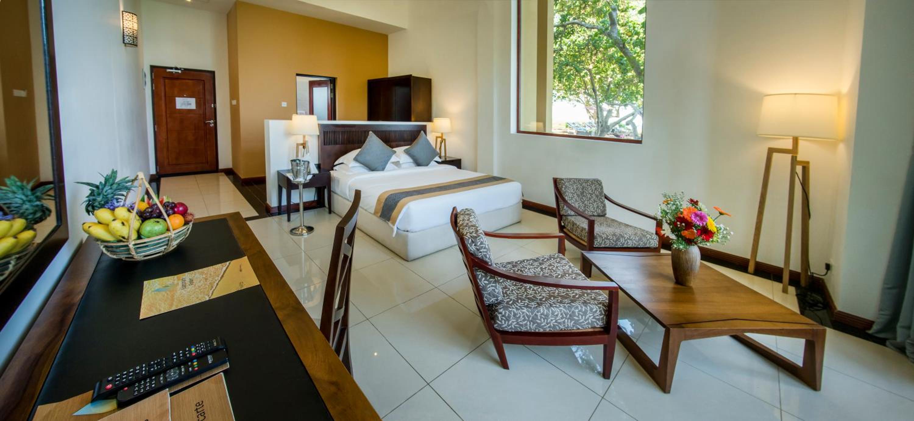 Ground Floor Suite with Jacuzzi & Sea View