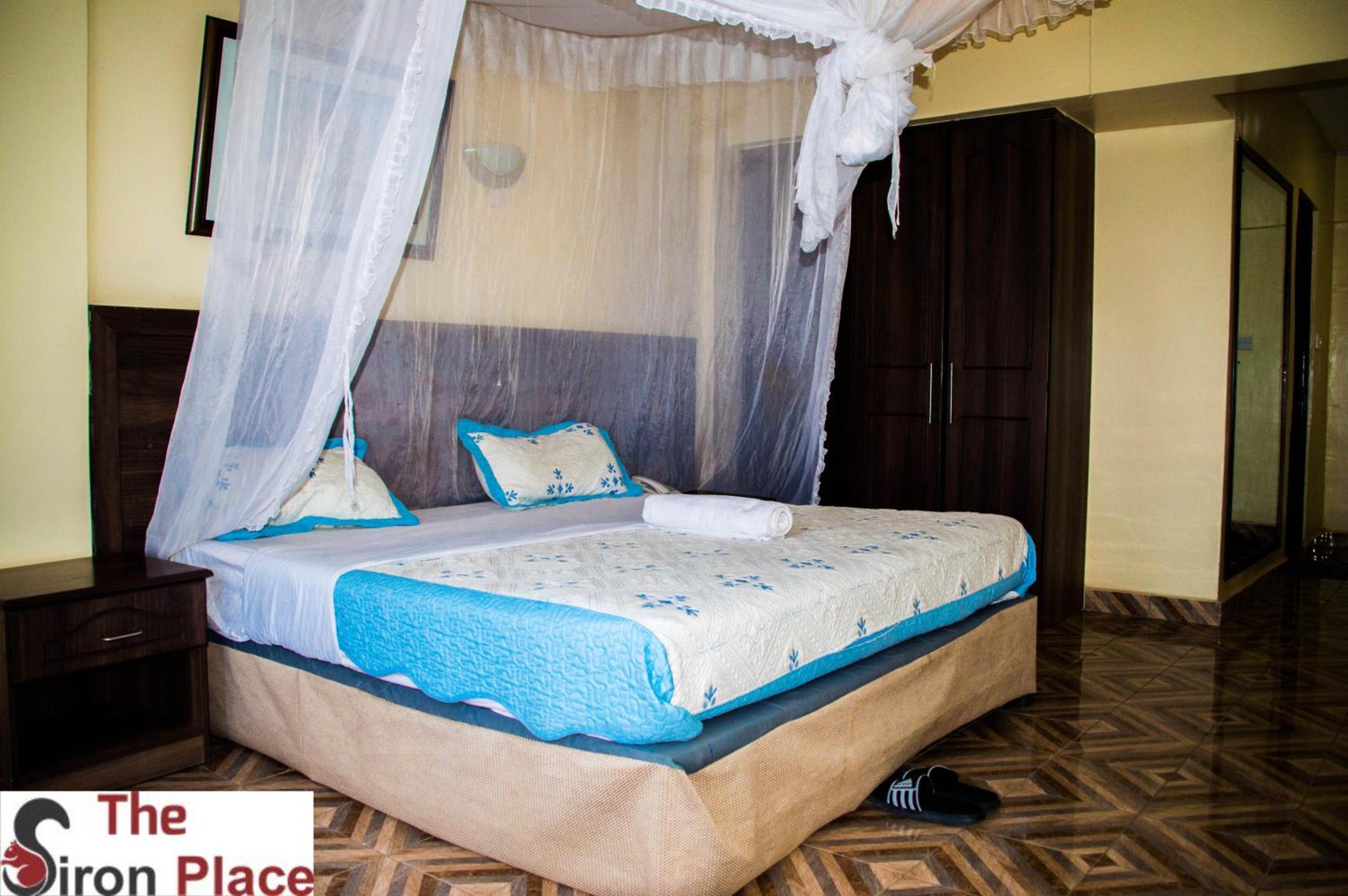 Deluxe Double Room (2 Adults + 1 Child)