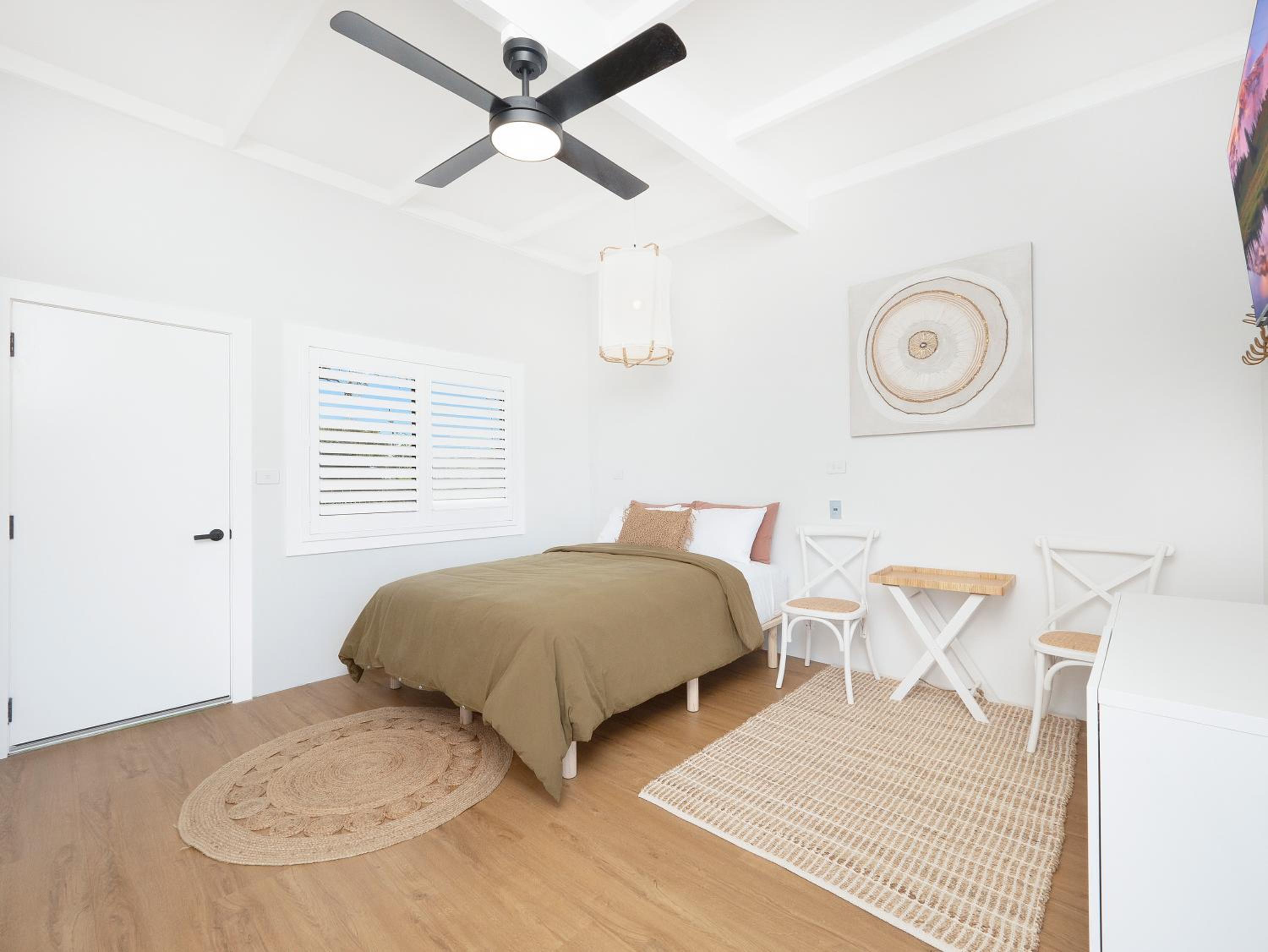 Deluxe Queen Room with Balcony and Sea View