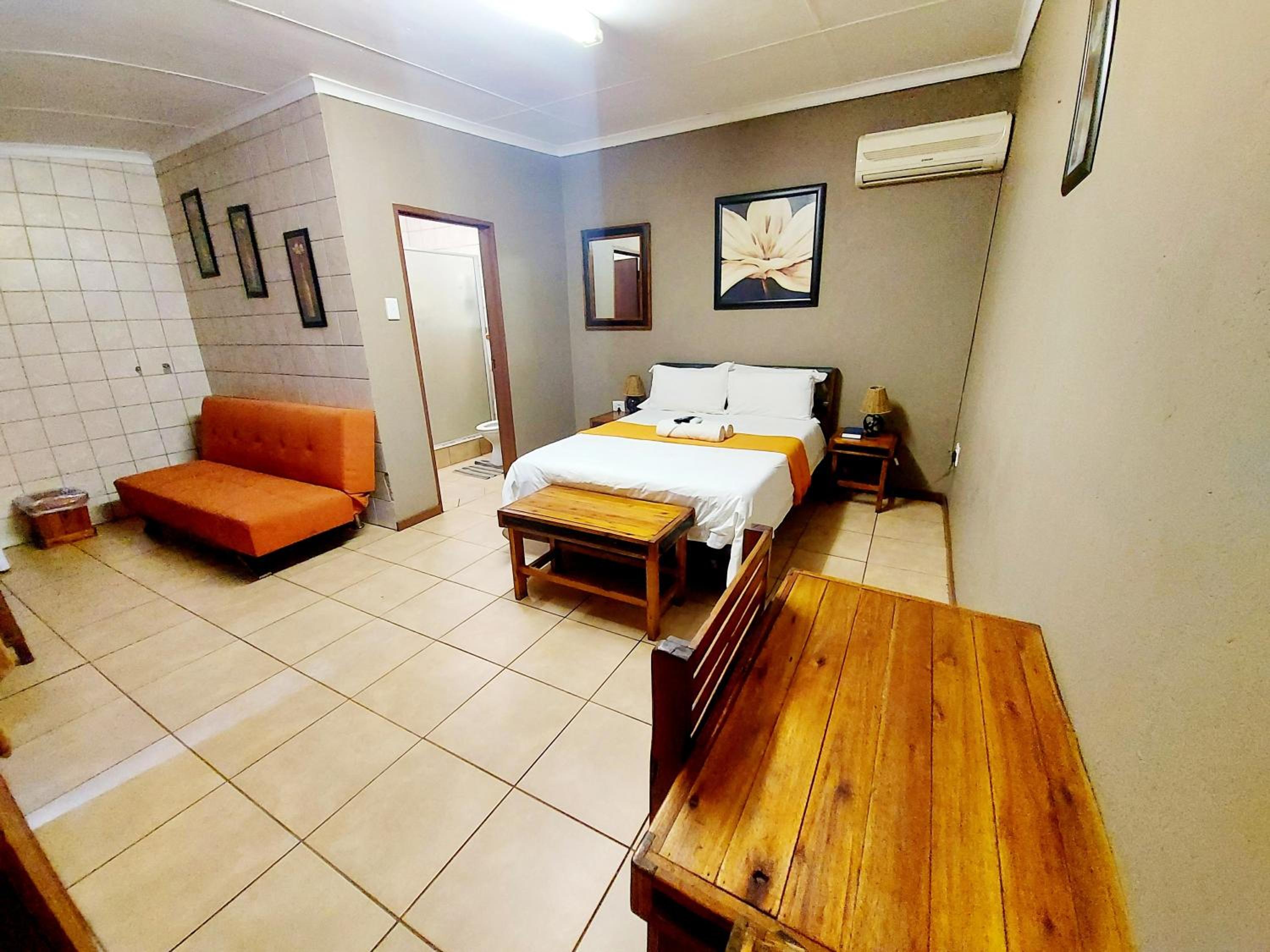 Double Room with Private Bathroom - Photo 1