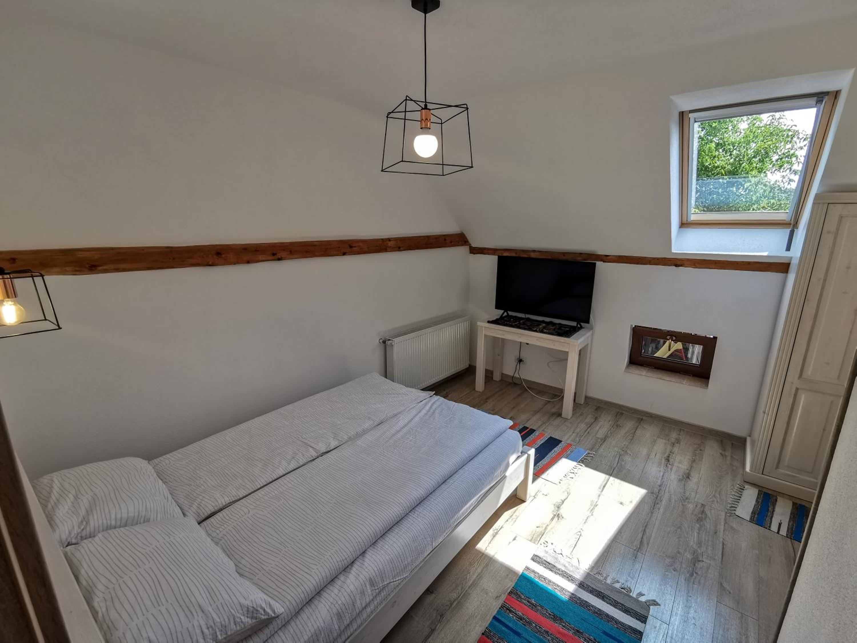 Double Room with Private Bathroom - Photo 6
