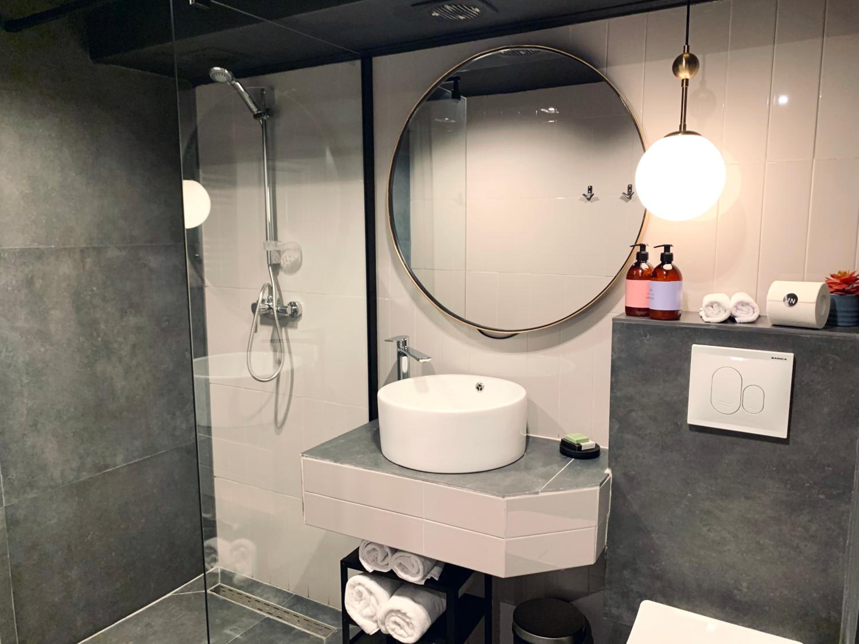 Standard Double Room - Photo 17