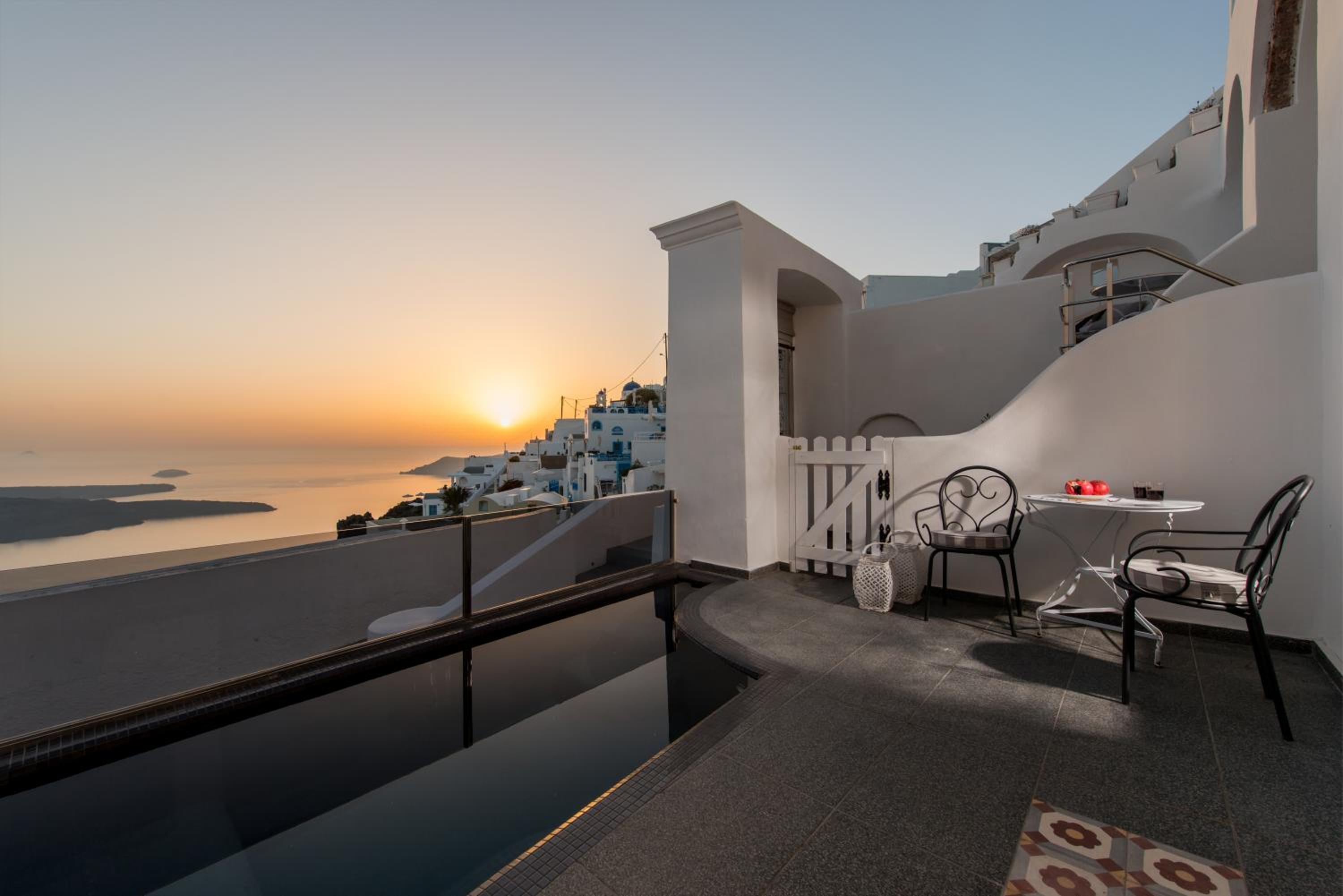 King Suite with Plunge Pool and Caldera View - Photo 18