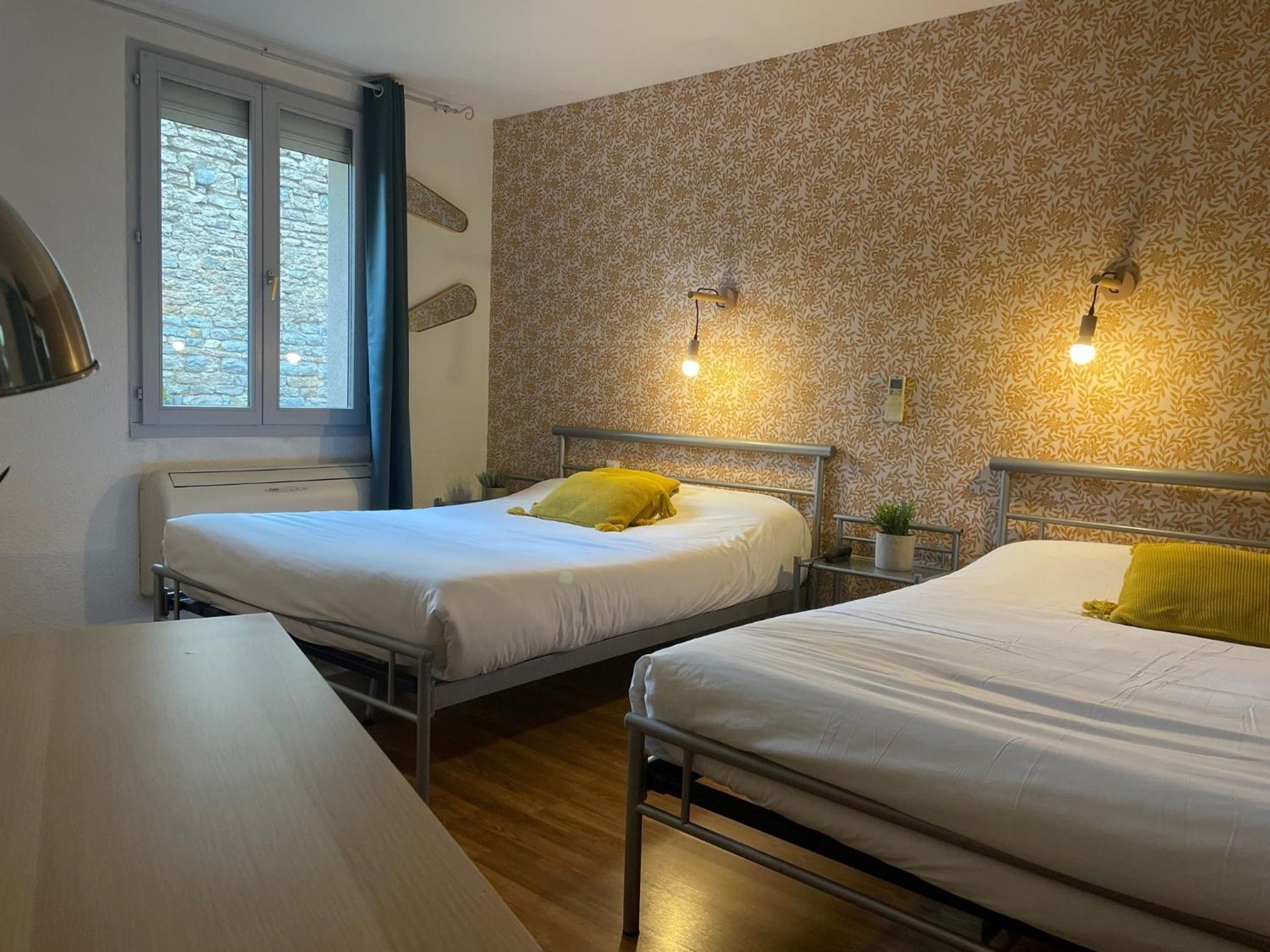 Quadruple Room with Private Bathroom - Photo 1