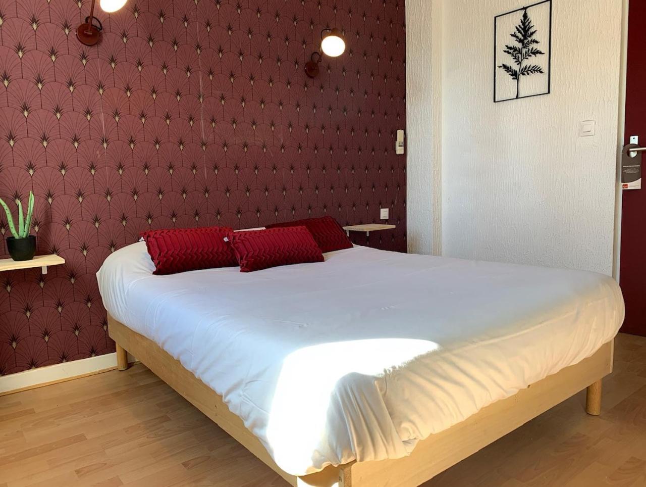 Double Room with Private Bathroom - Photo 2
