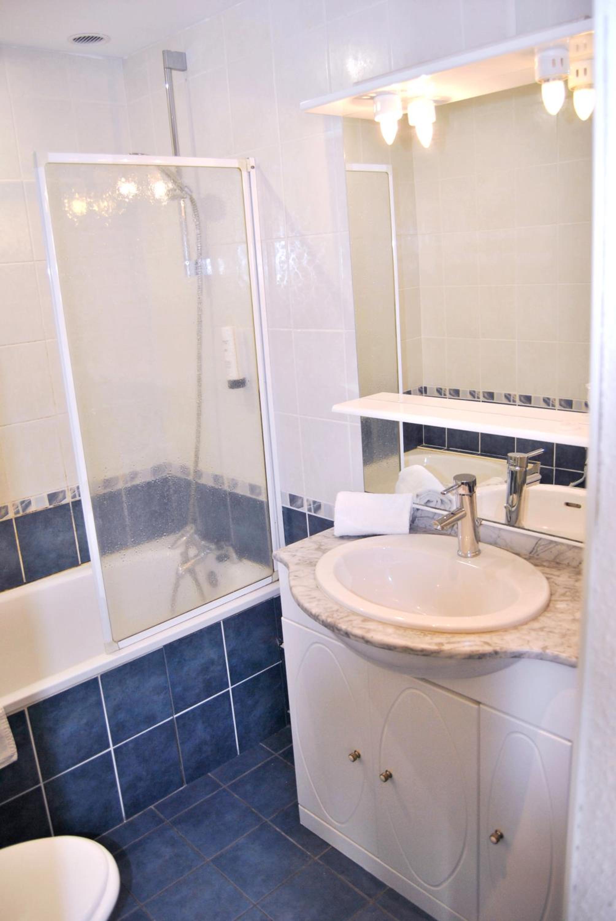 Double Room with Private Bathroom - Photo 5