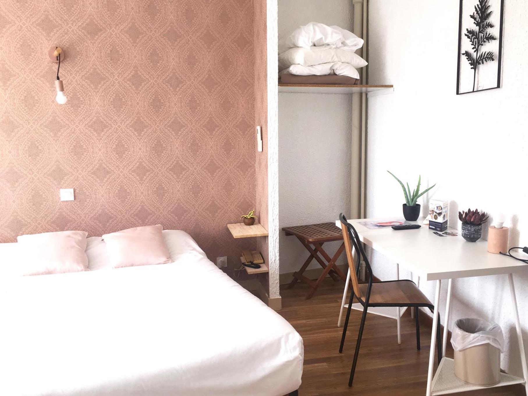 Triple Room with Private Bathroom - Photo 3