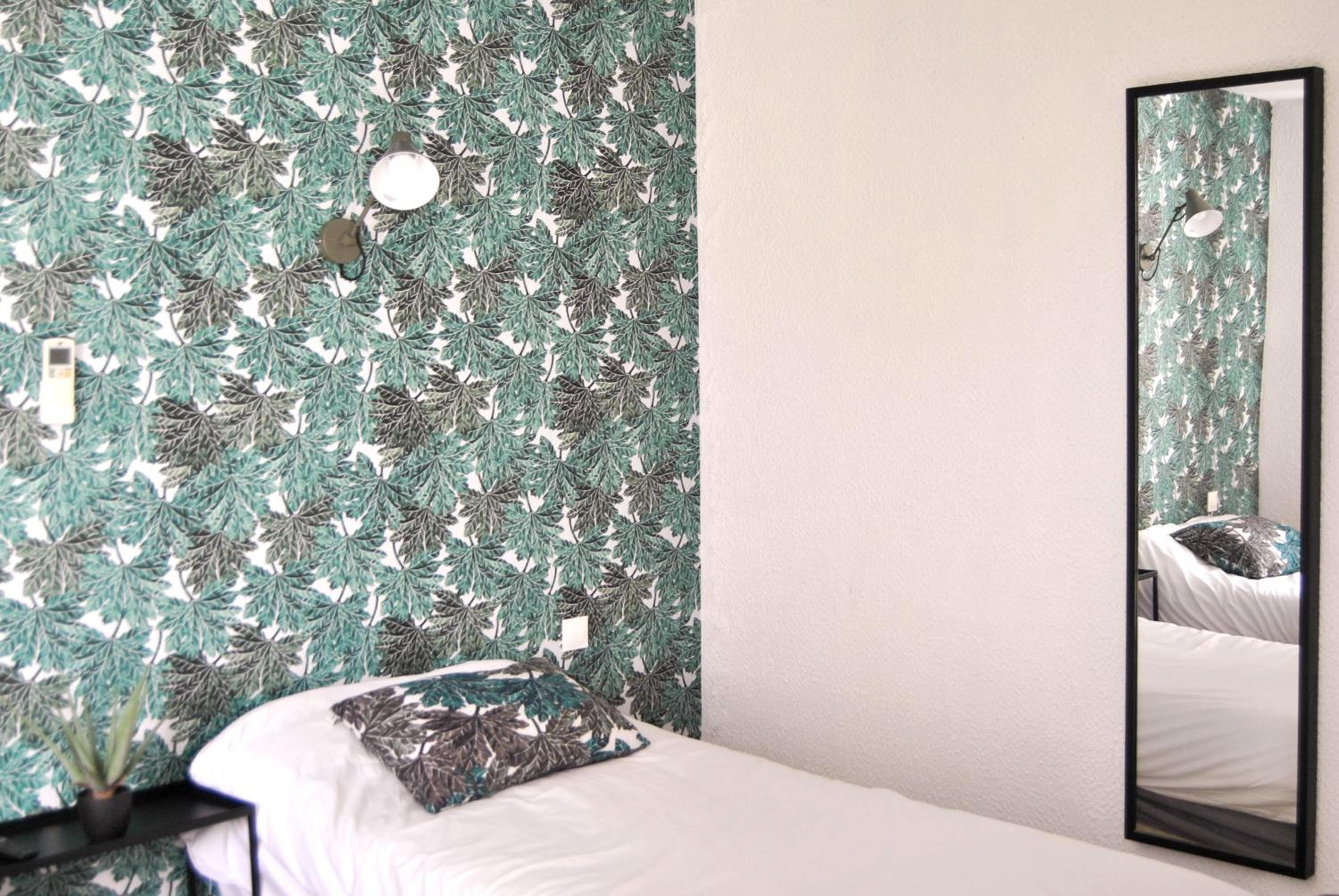 Twin Room with Private Bathroom - Photo 2