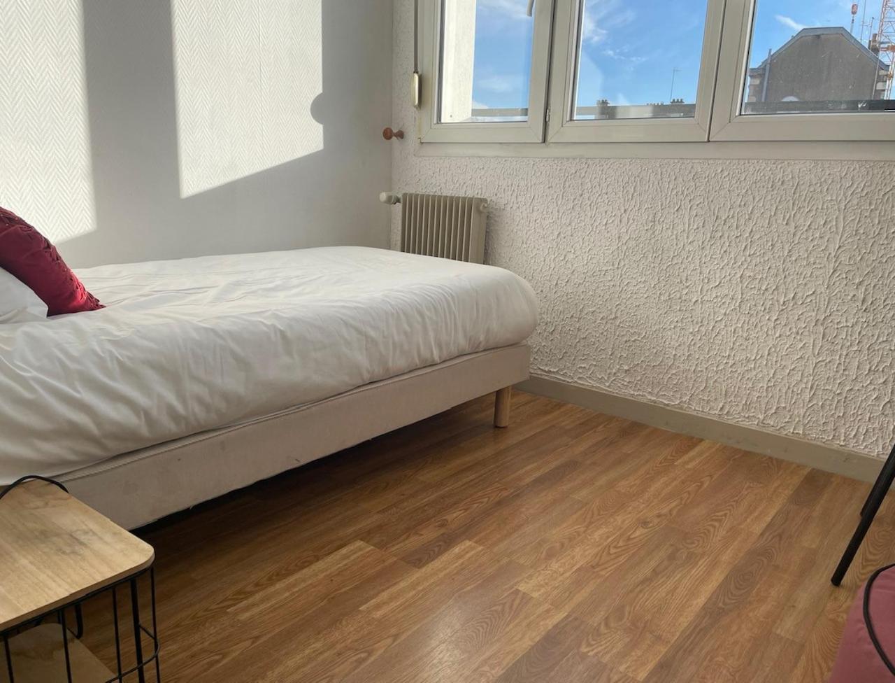 Single Room with Private Bathroom photo 2
