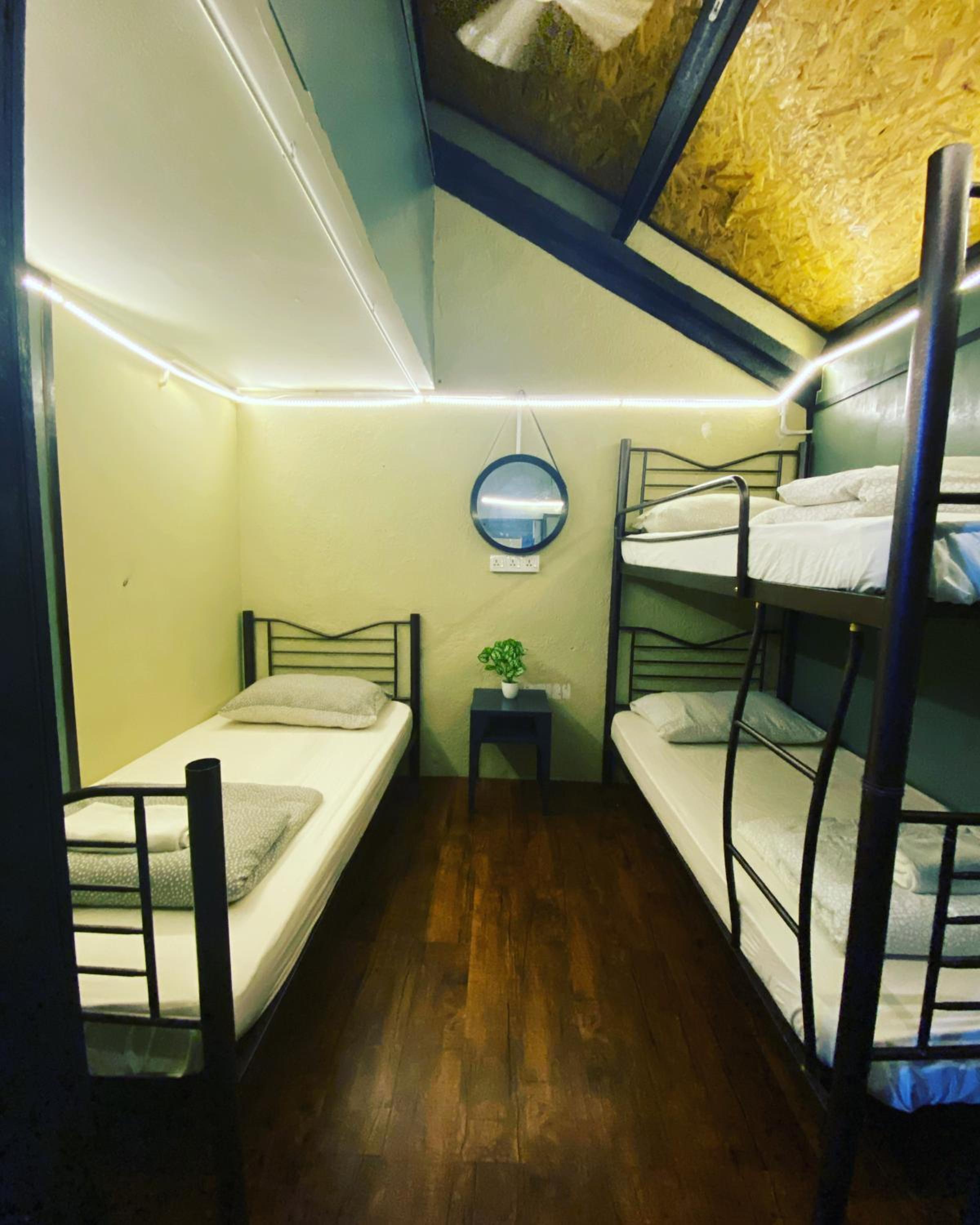 Basic Triple Room with Shared Bathroom photo 1