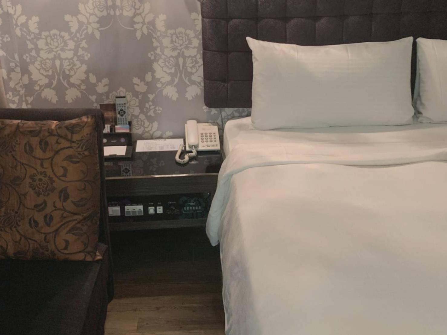 Classic Double Room - Photo 7