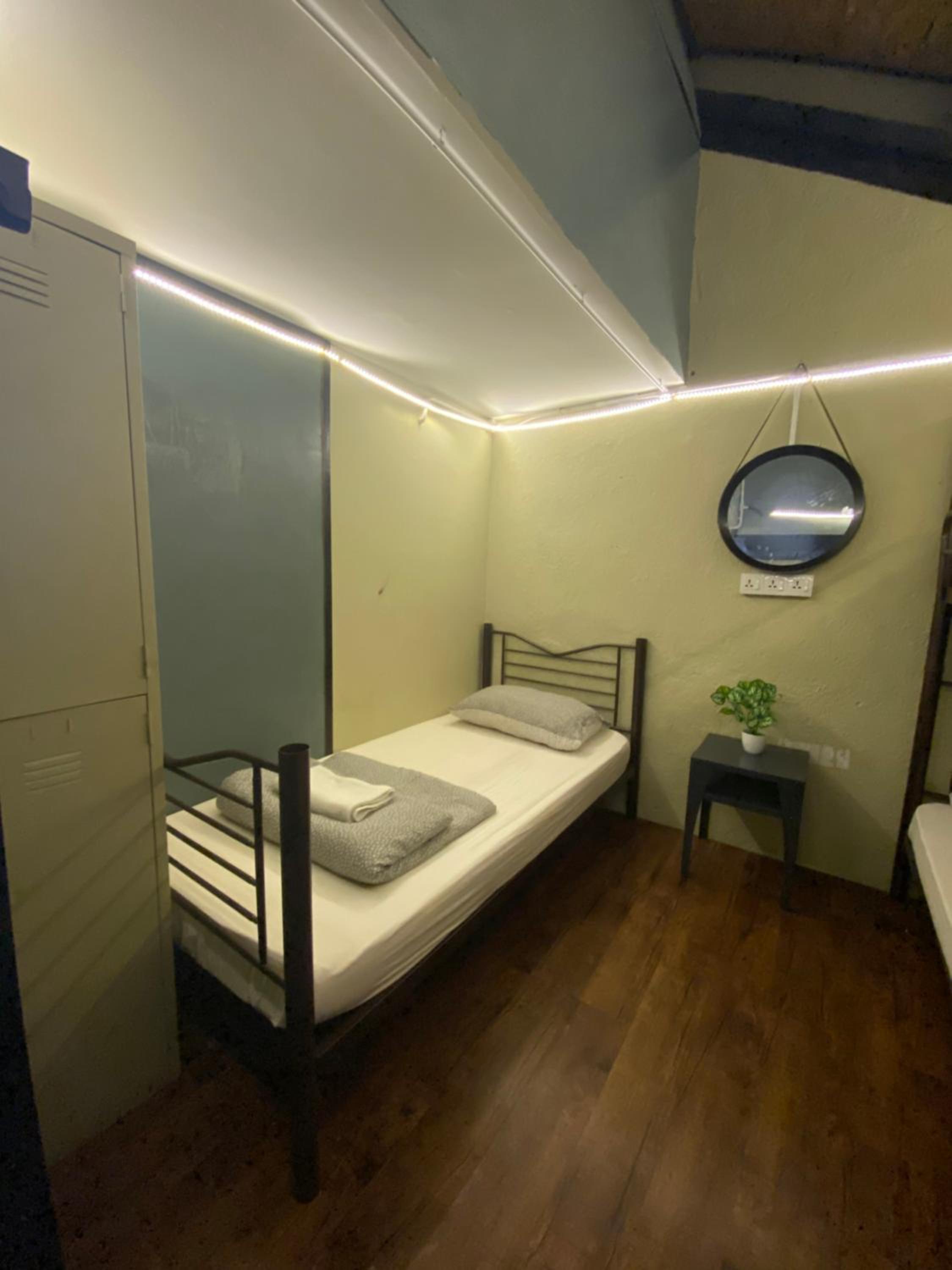 Basic Triple Room with Shared Bathroom photo 3
