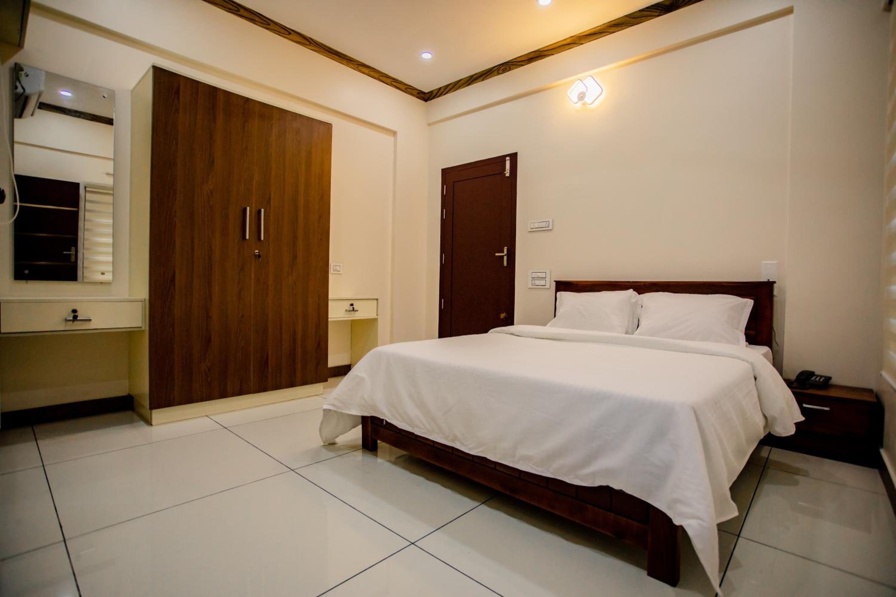 One-Bedroom Apartment - Photo 5