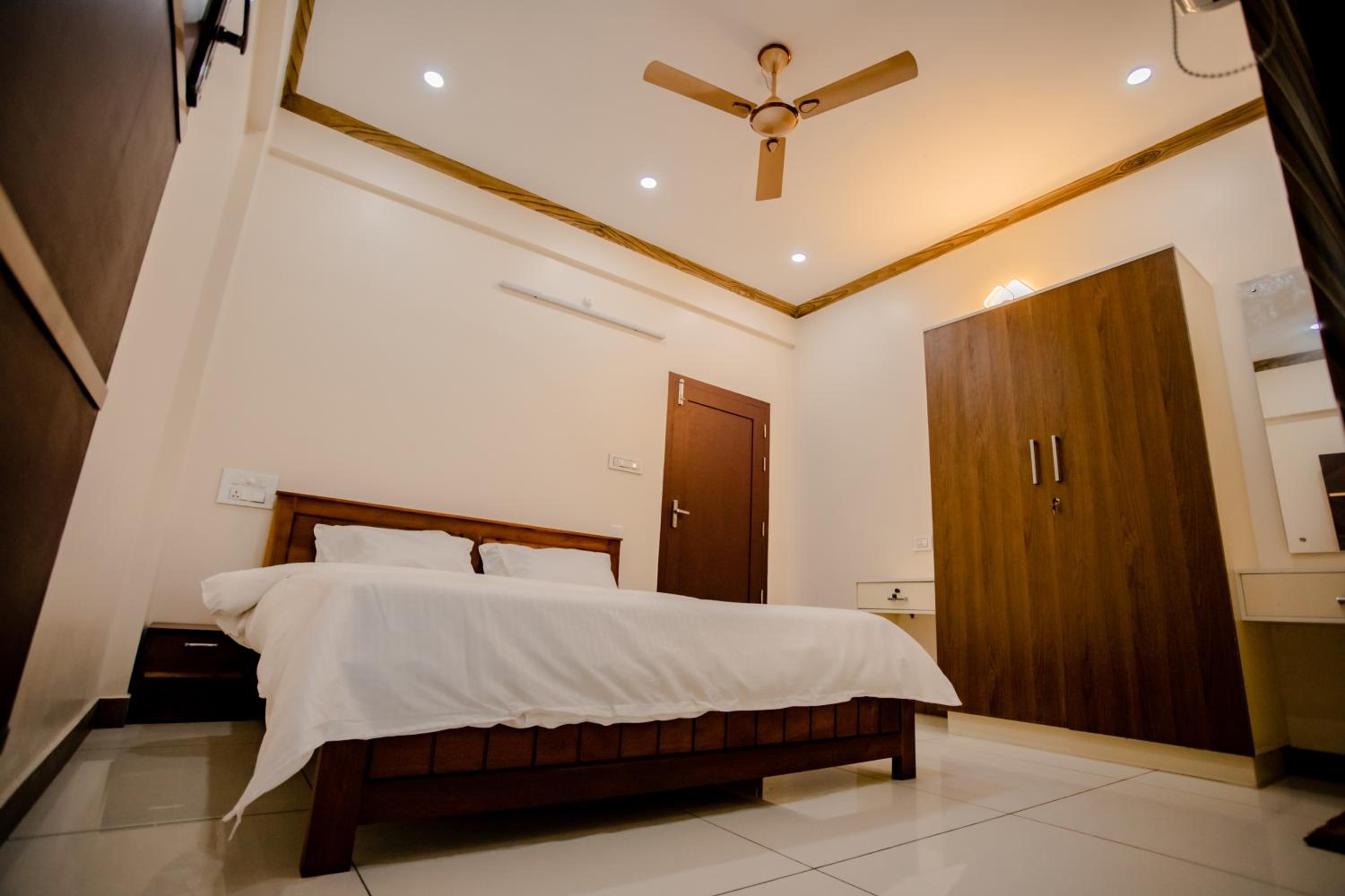 Two-Bedroom Apartment - Photo 2