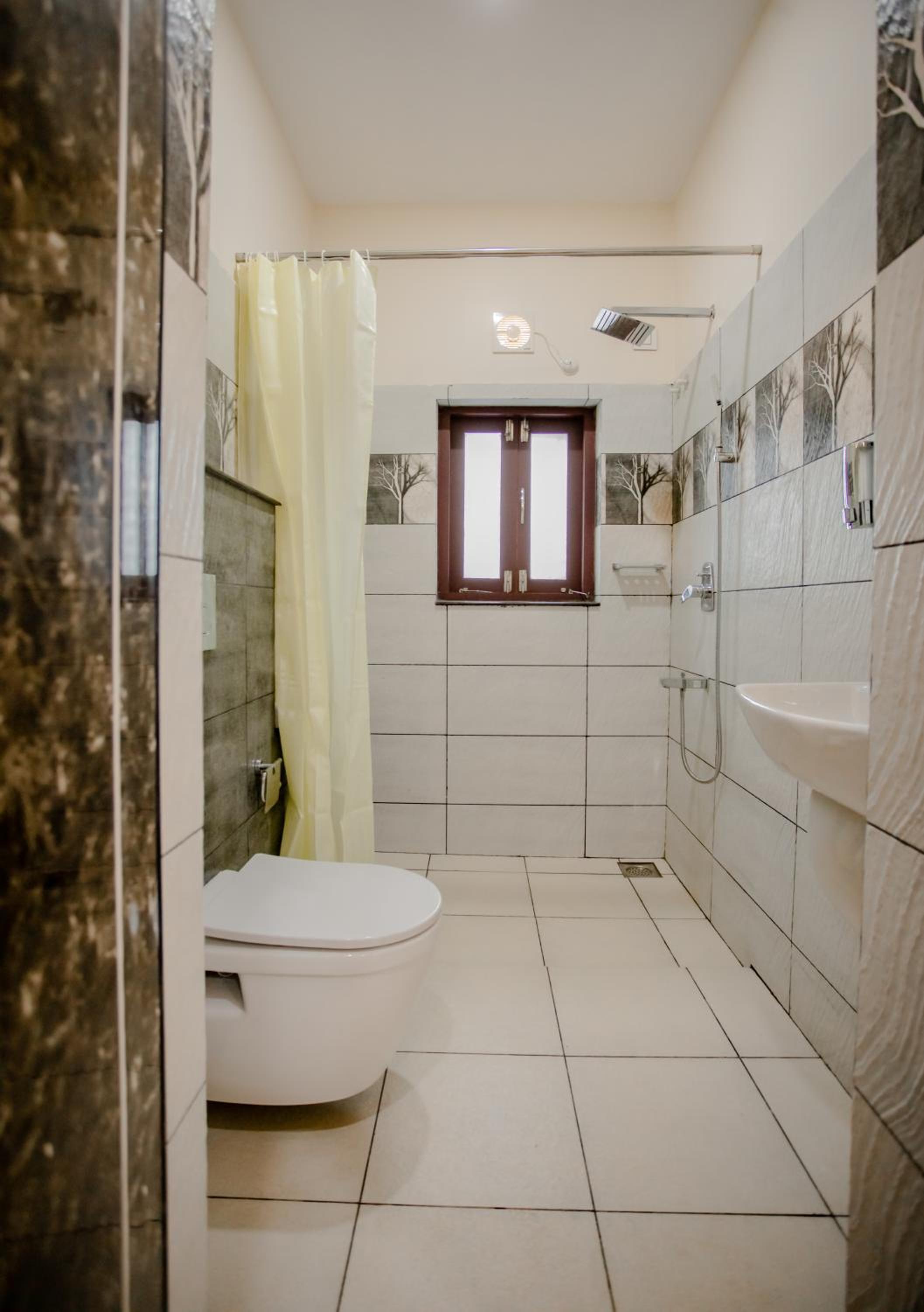 One-Bedroom Apartment - Photo 3