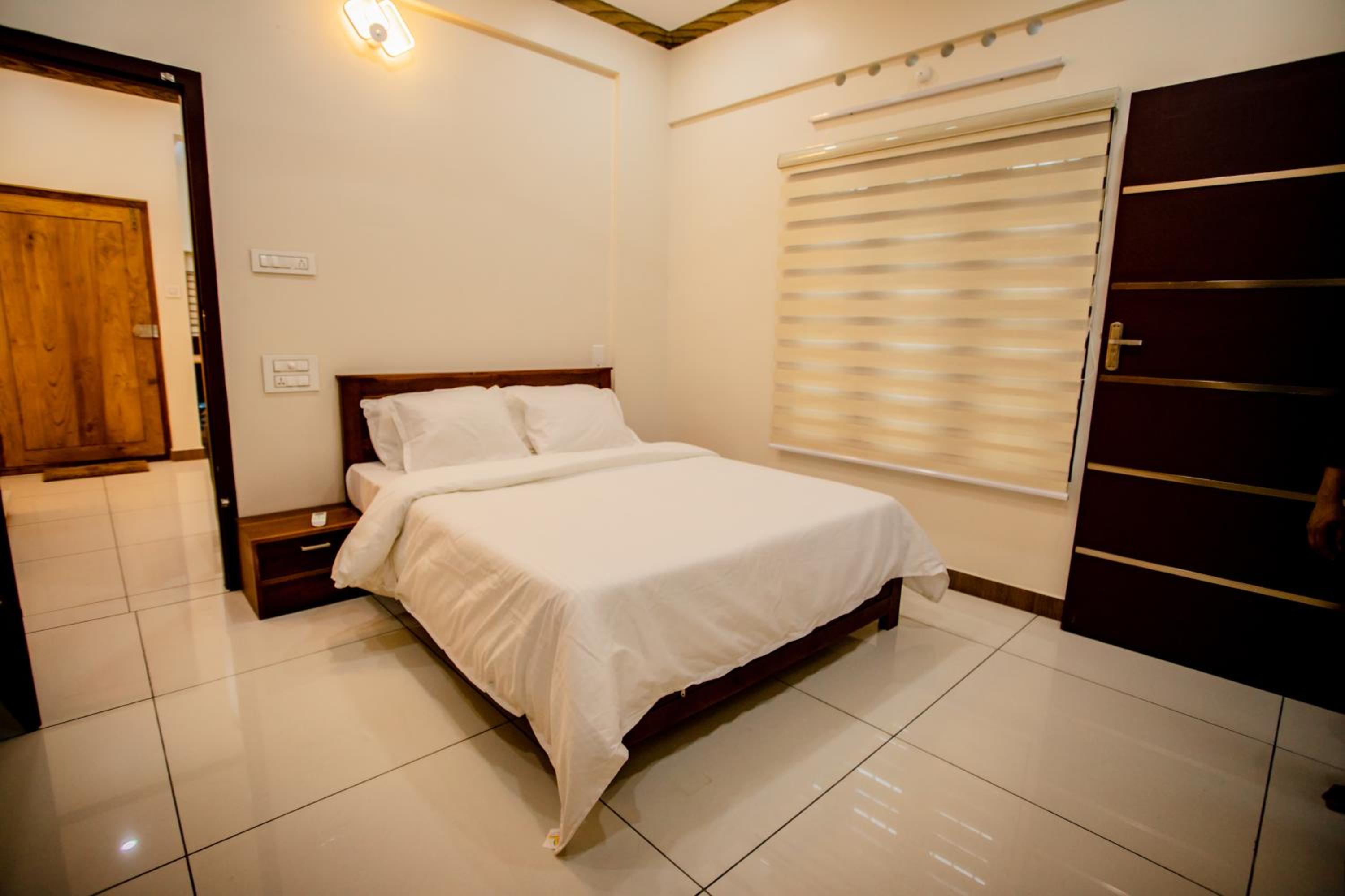 One-Bedroom Apartment - Photo 8