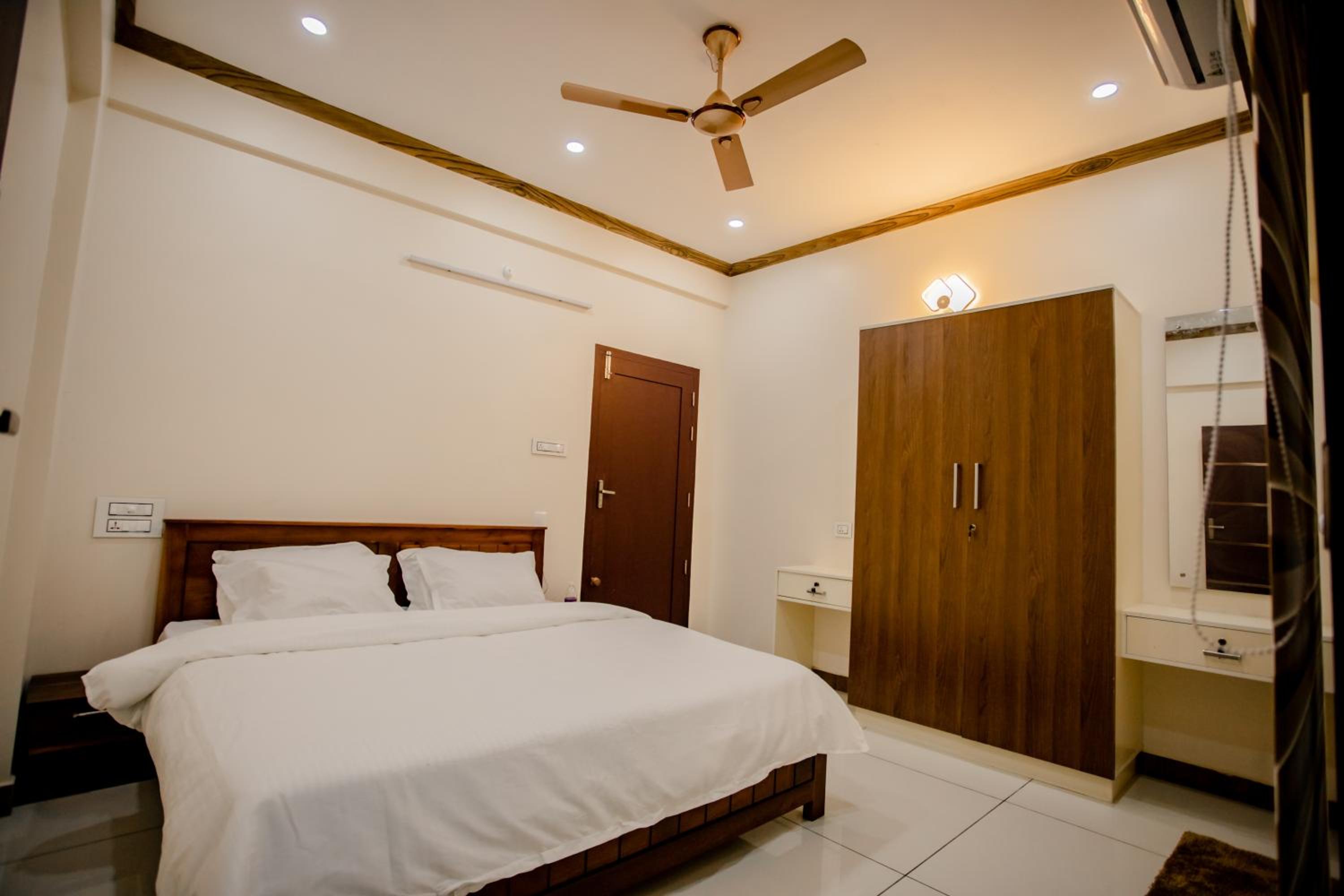 Two-Bedroom Apartment - Photo 16