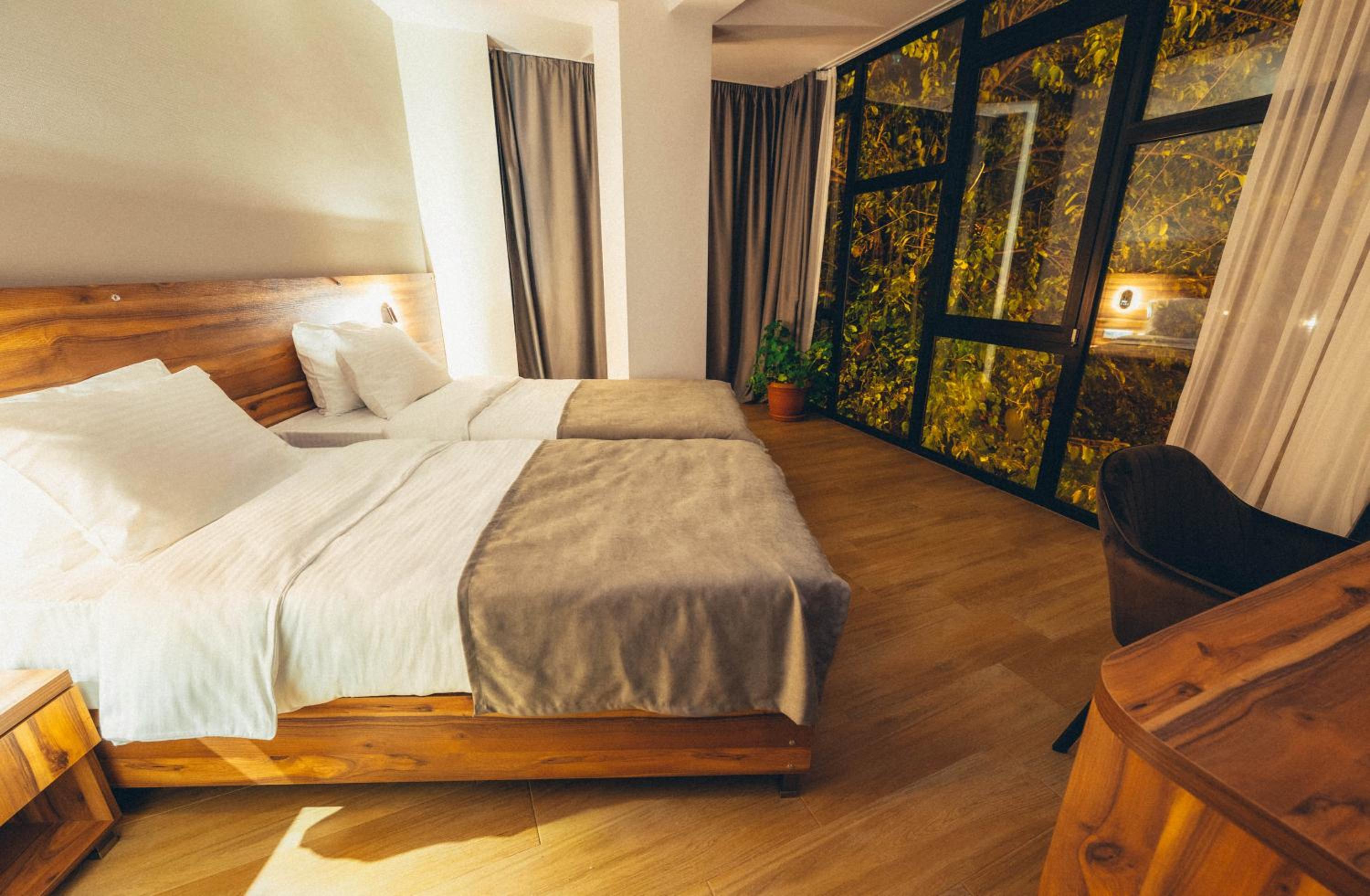 Double or Twin Room with View - Photo 10