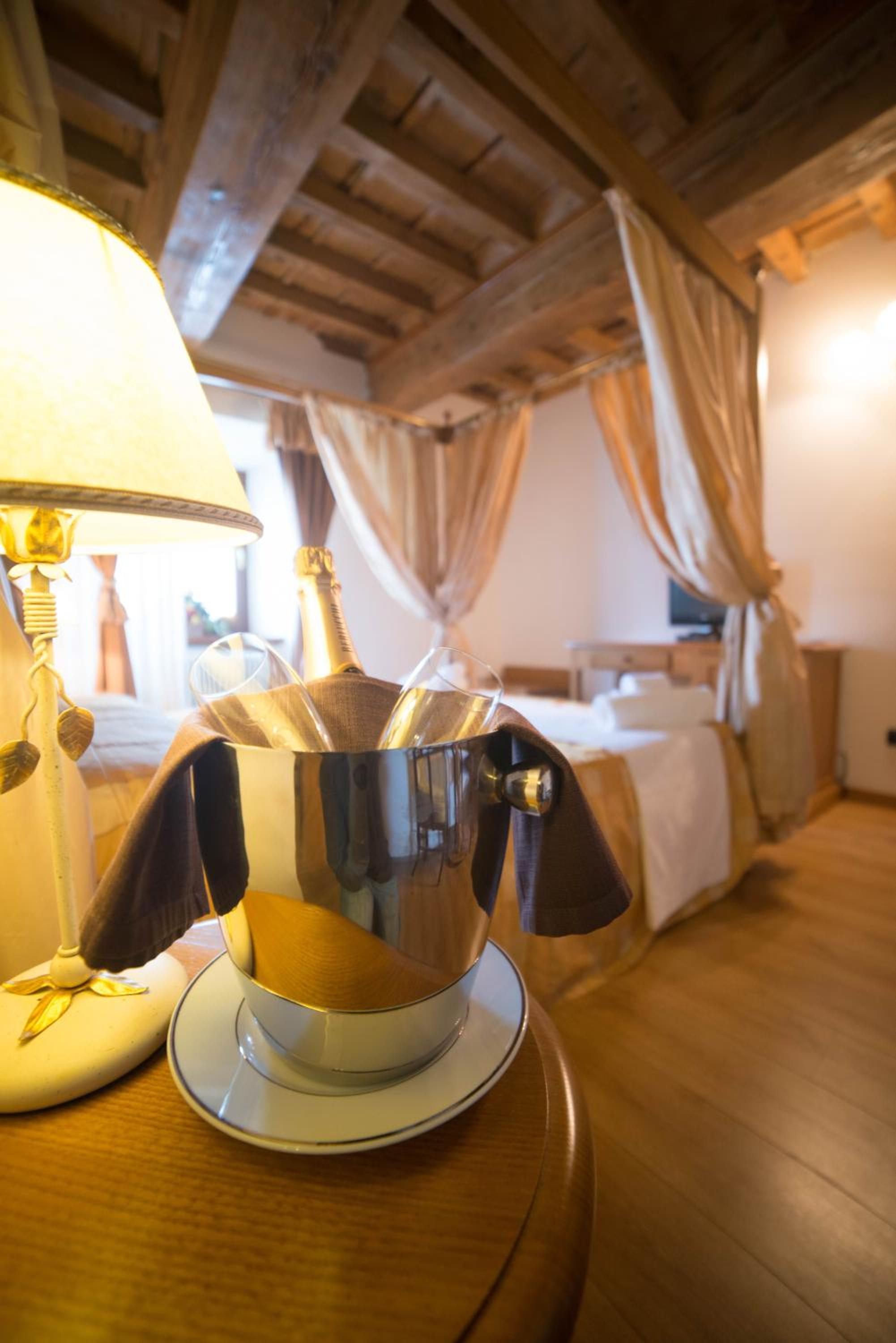 Double Room with Spa Bath photo 3
