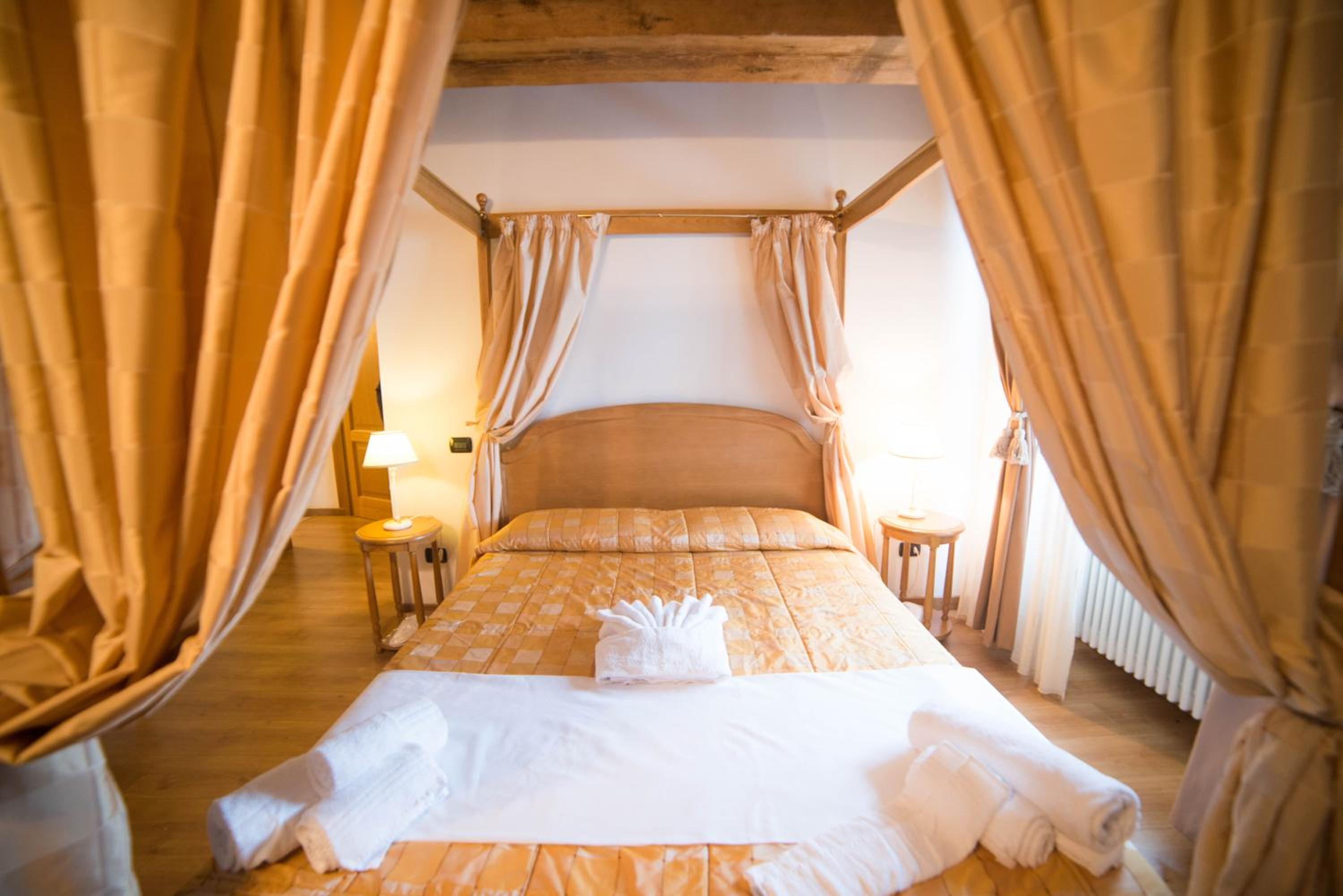 Double Room with Spa Bath photo 1