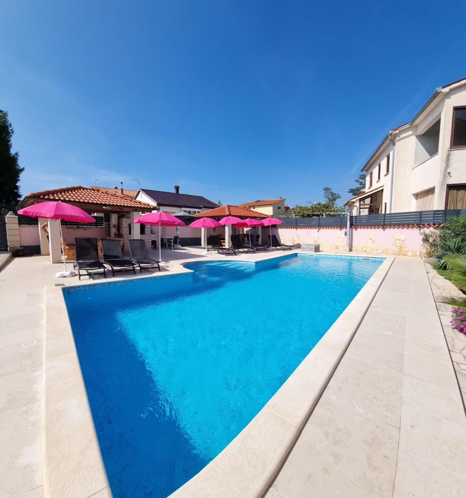 Apartment with Terrace - Photo 3