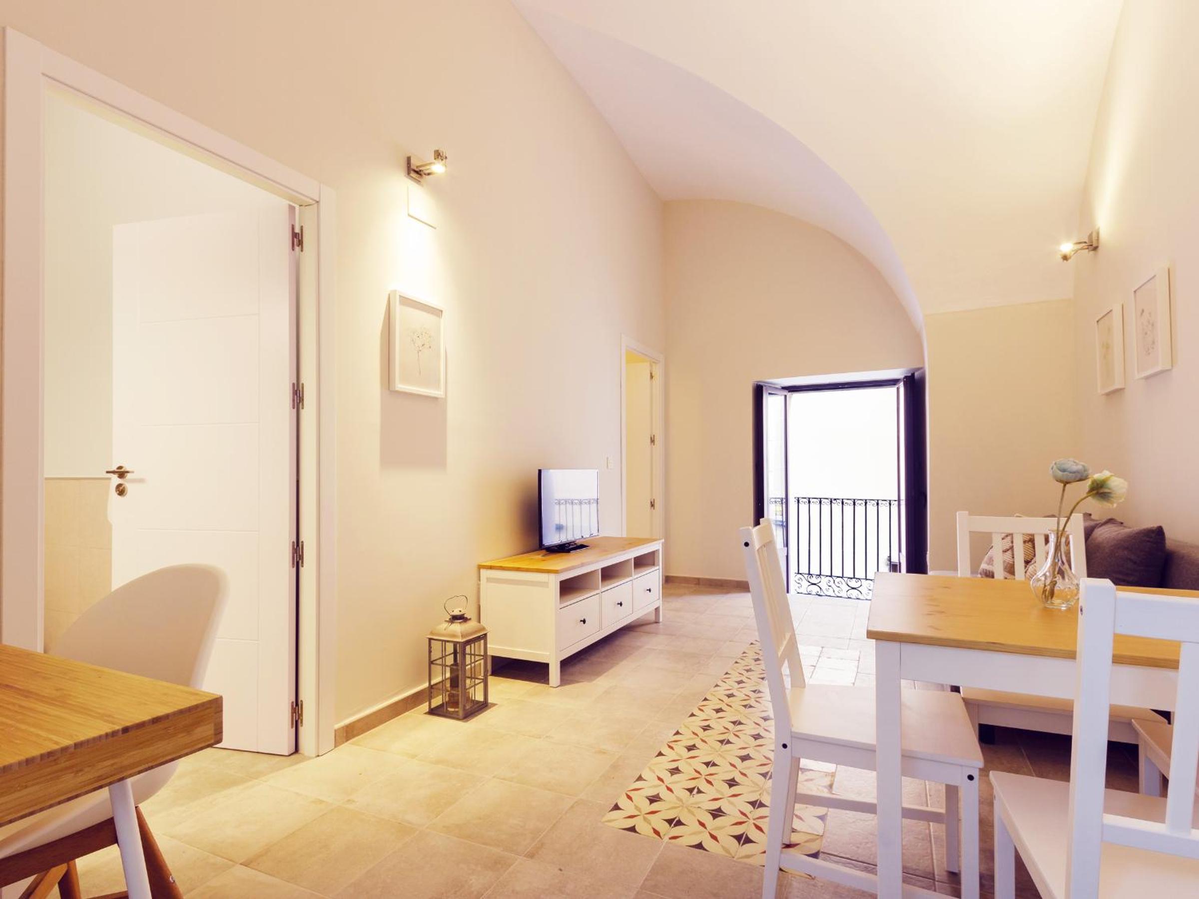 Apartment with Balcony - Photo 3