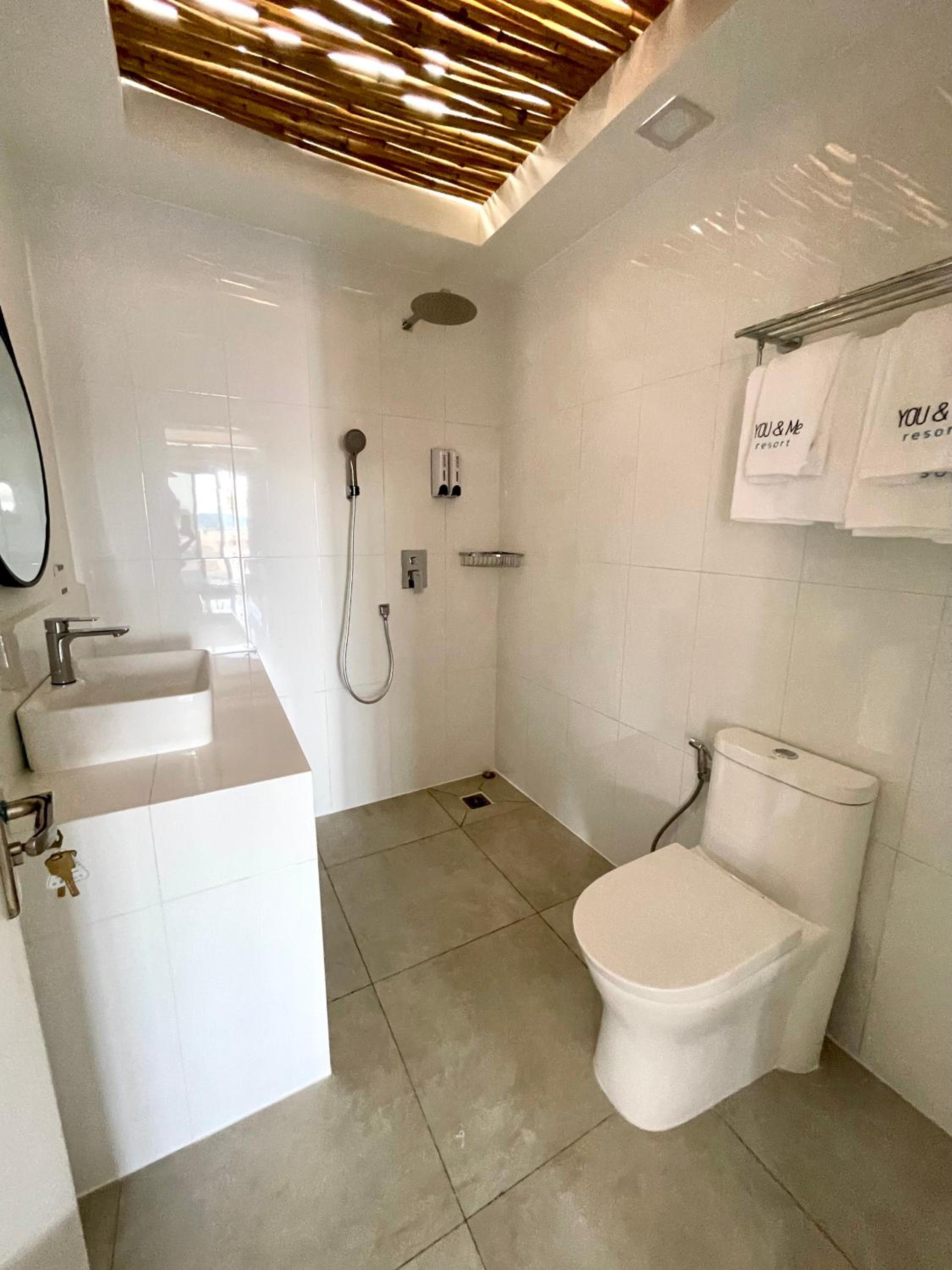Deluxe Double Room with Side Sea View - Photo 7
