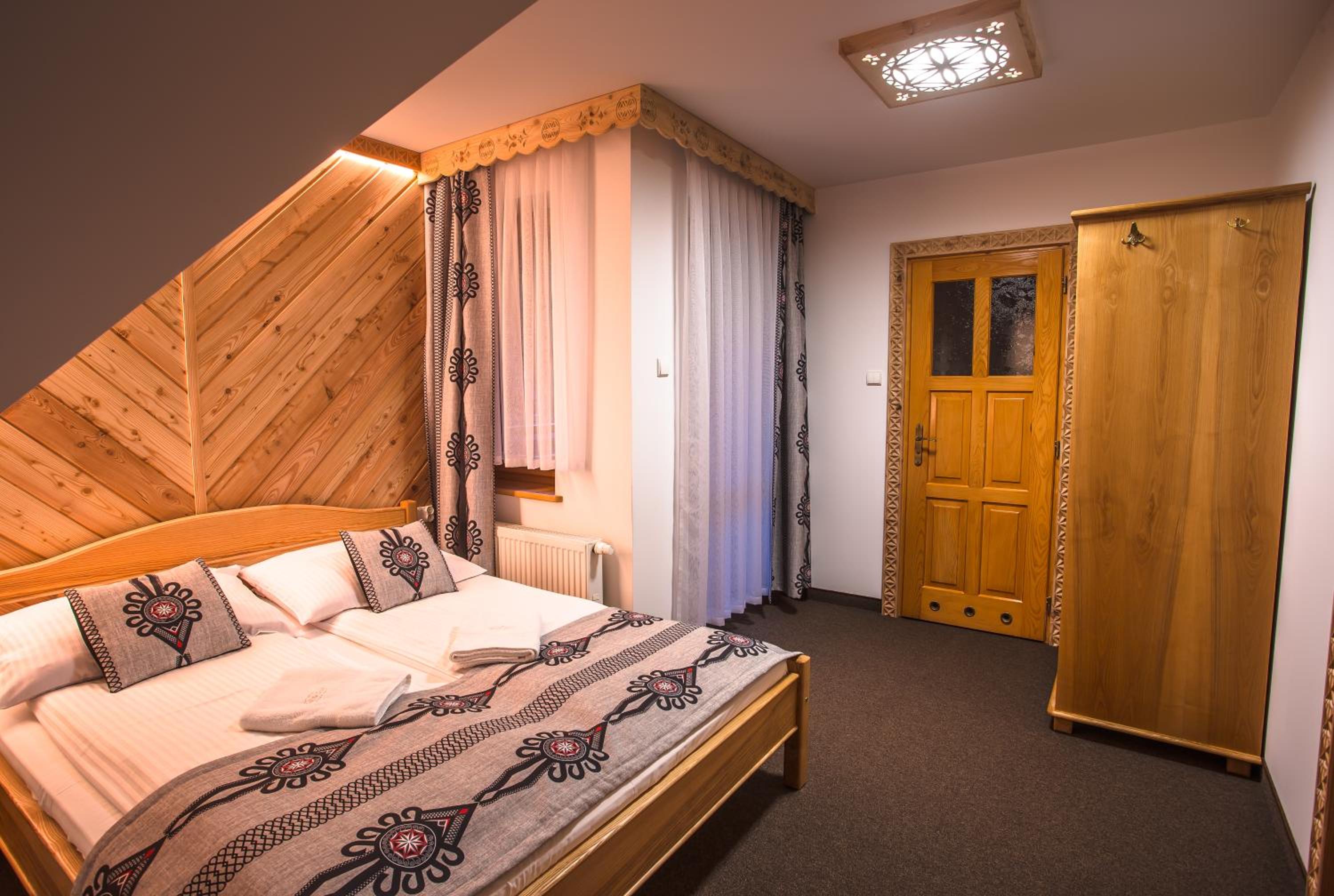 Suite  - Photo 1