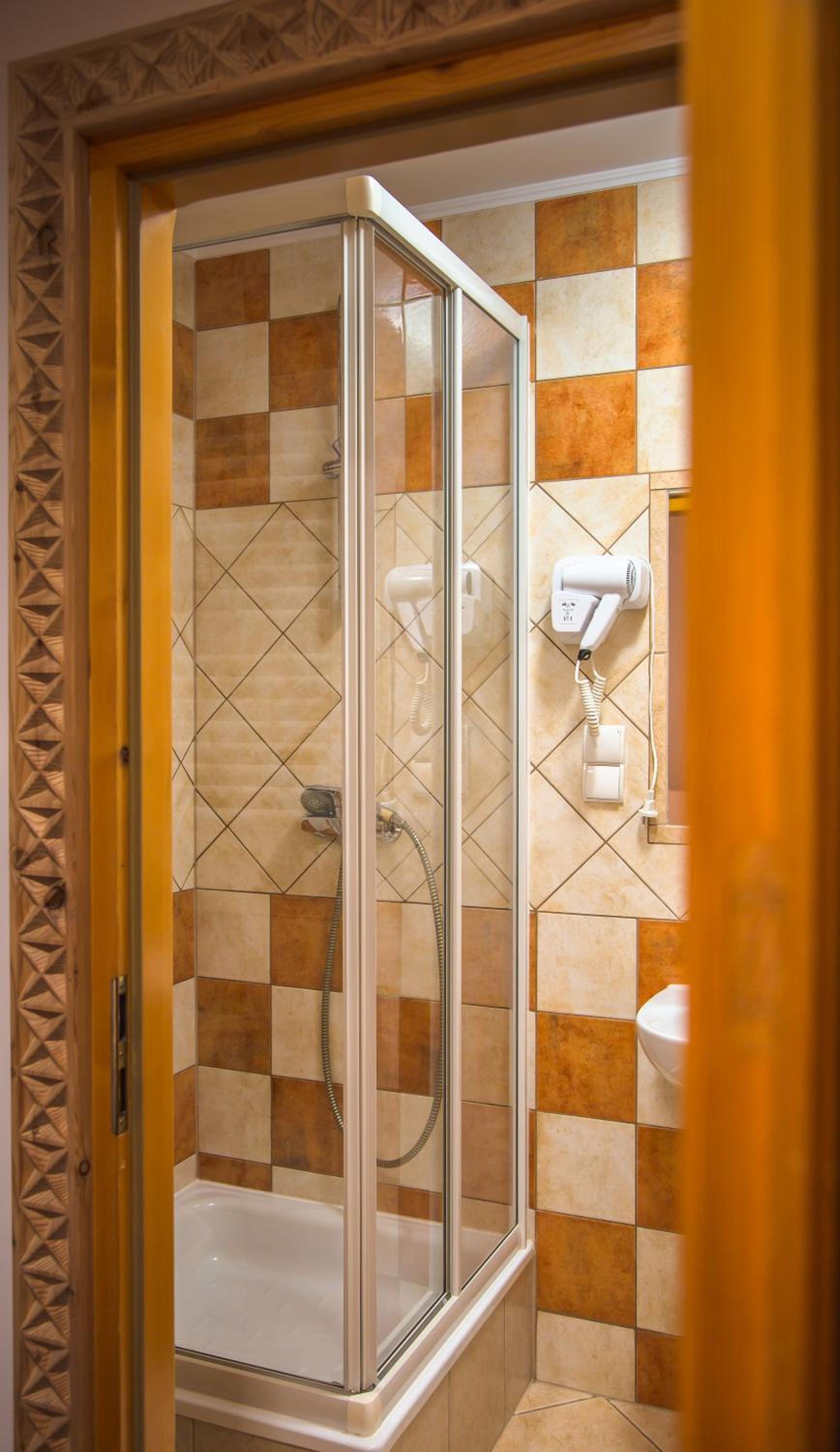Suite  - Photo 18