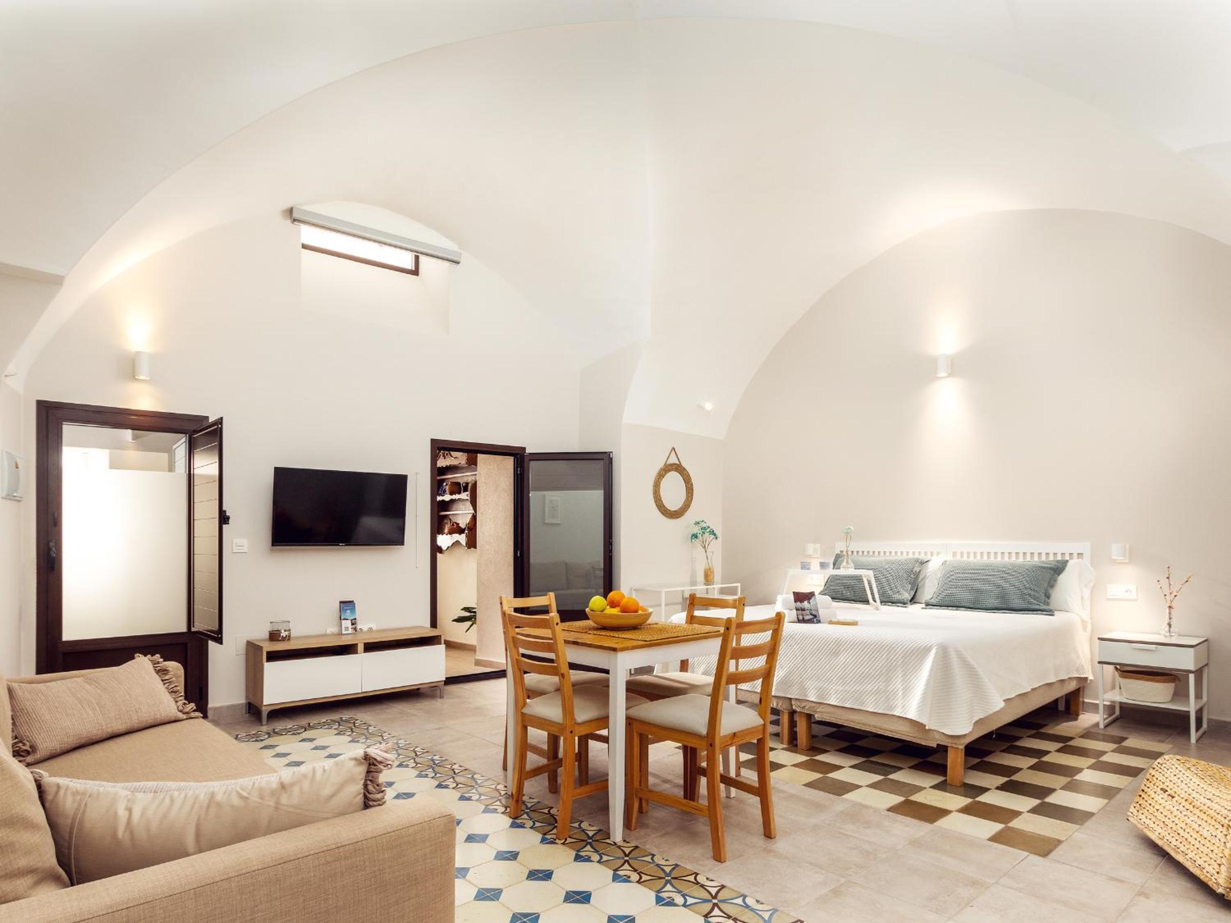 Apartment with Terrace - Photo 4
