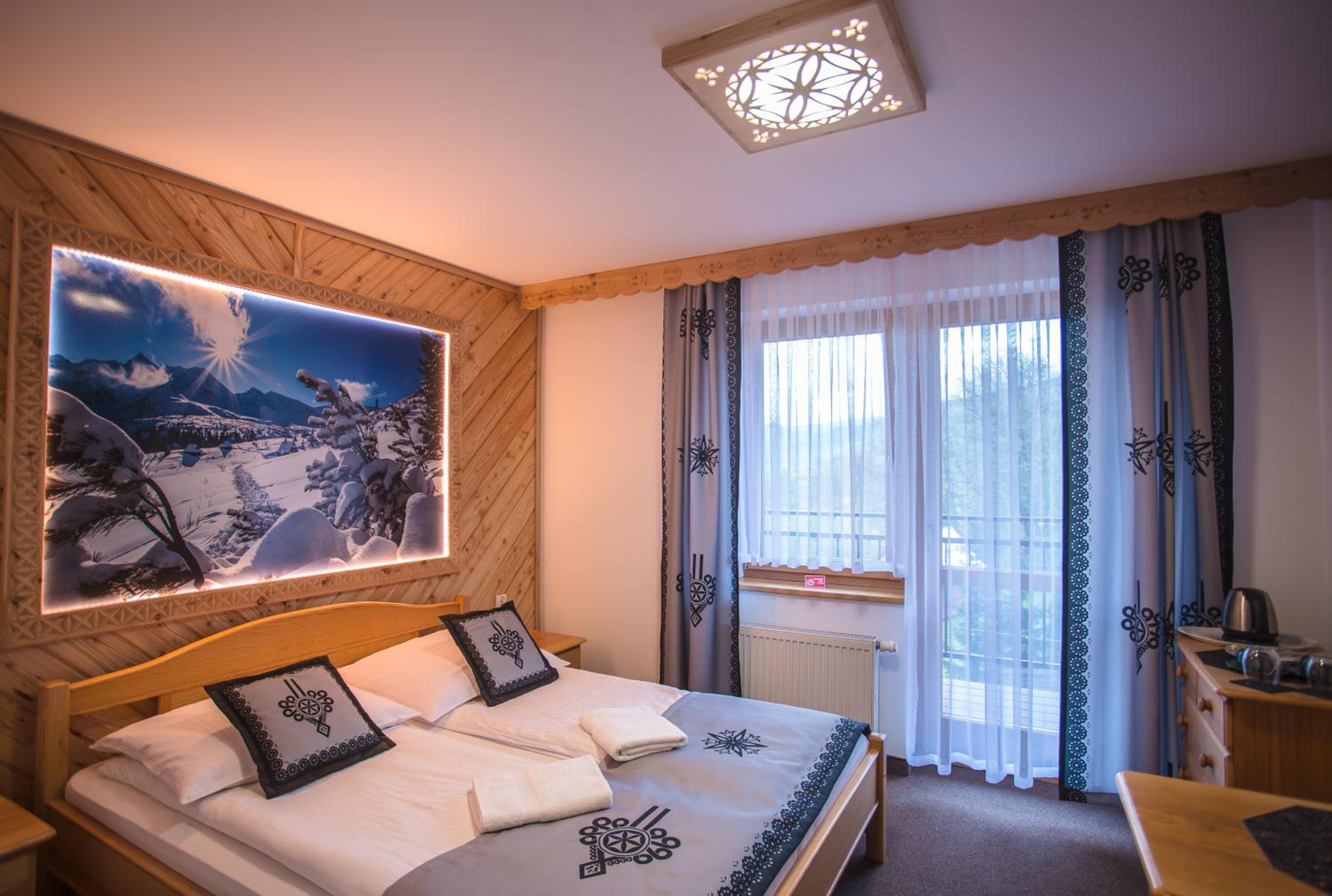 Double Room with Mountain View - Photo 1