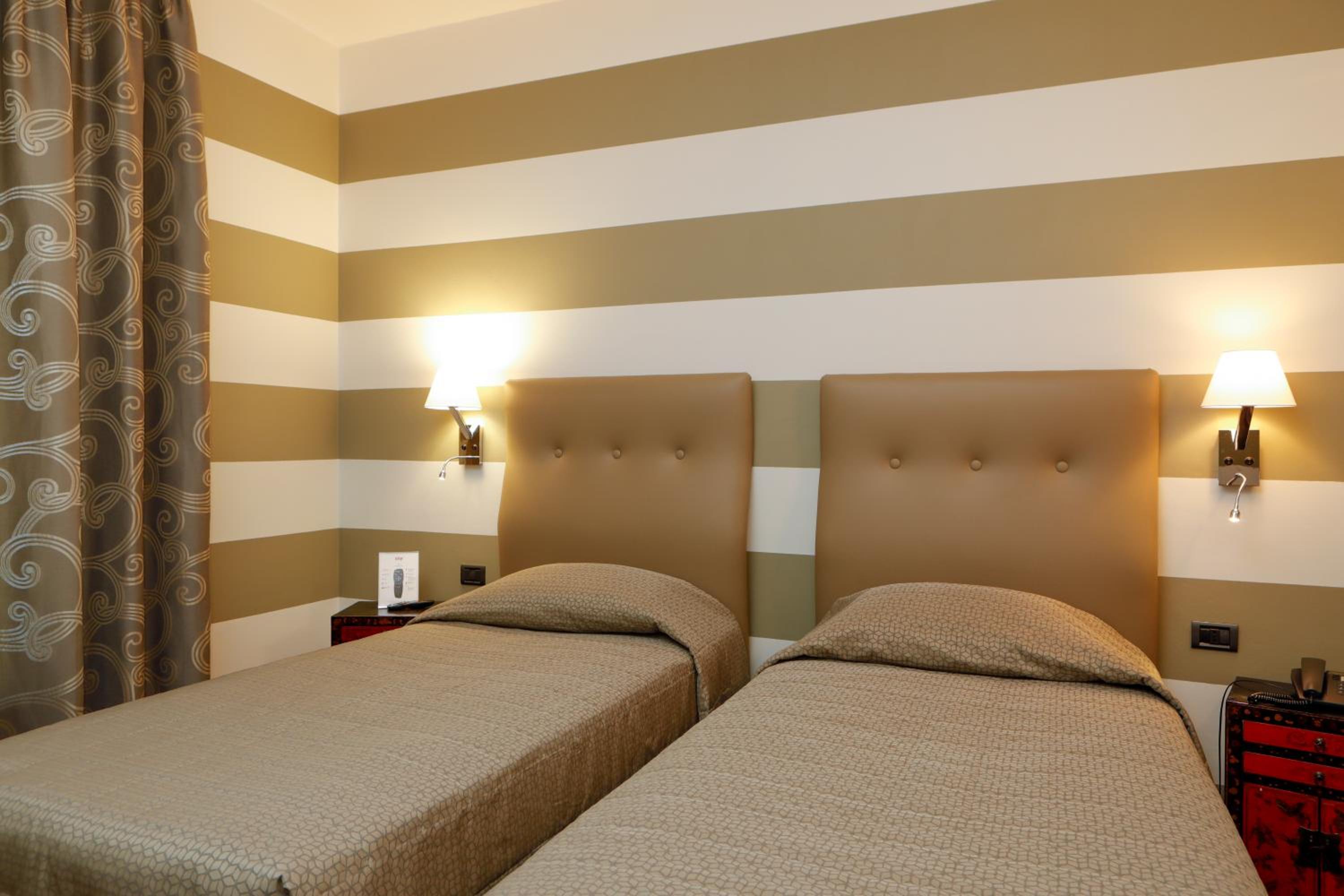 Twin Room - Photo 1