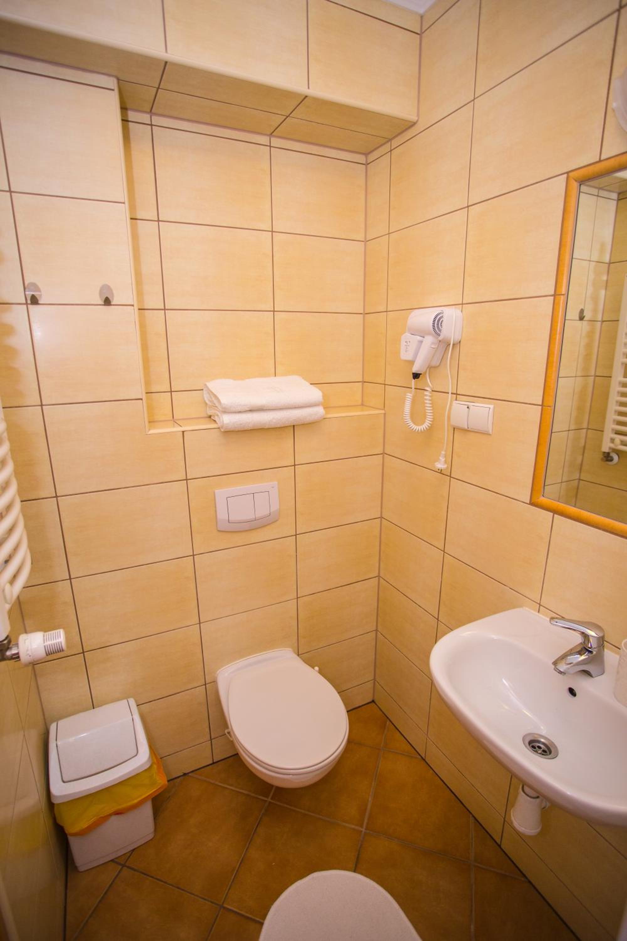 Suite  - Photo 17