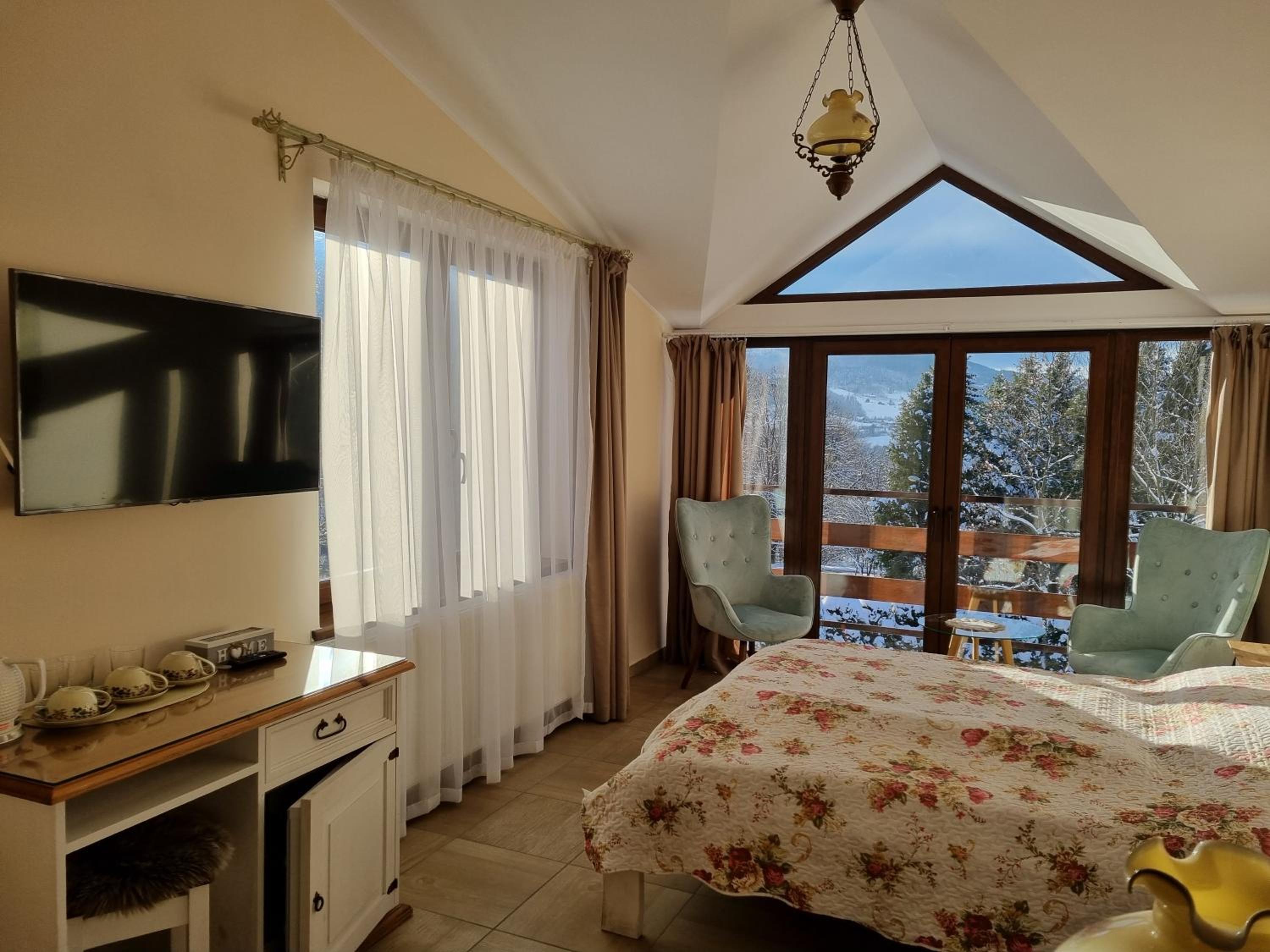 Apartment with Mountain View photo 1