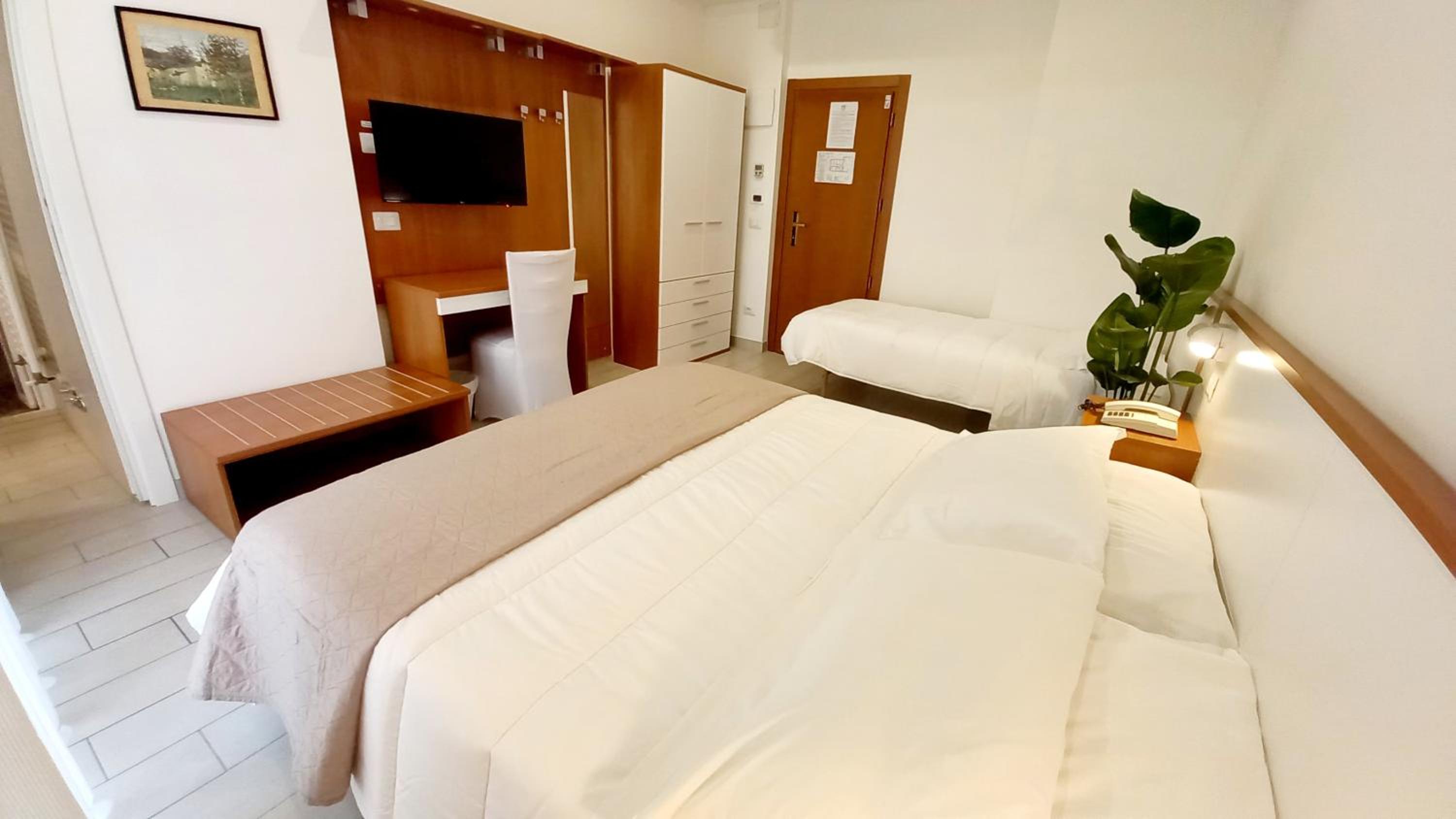 Triple Room - Disability Access photo 3