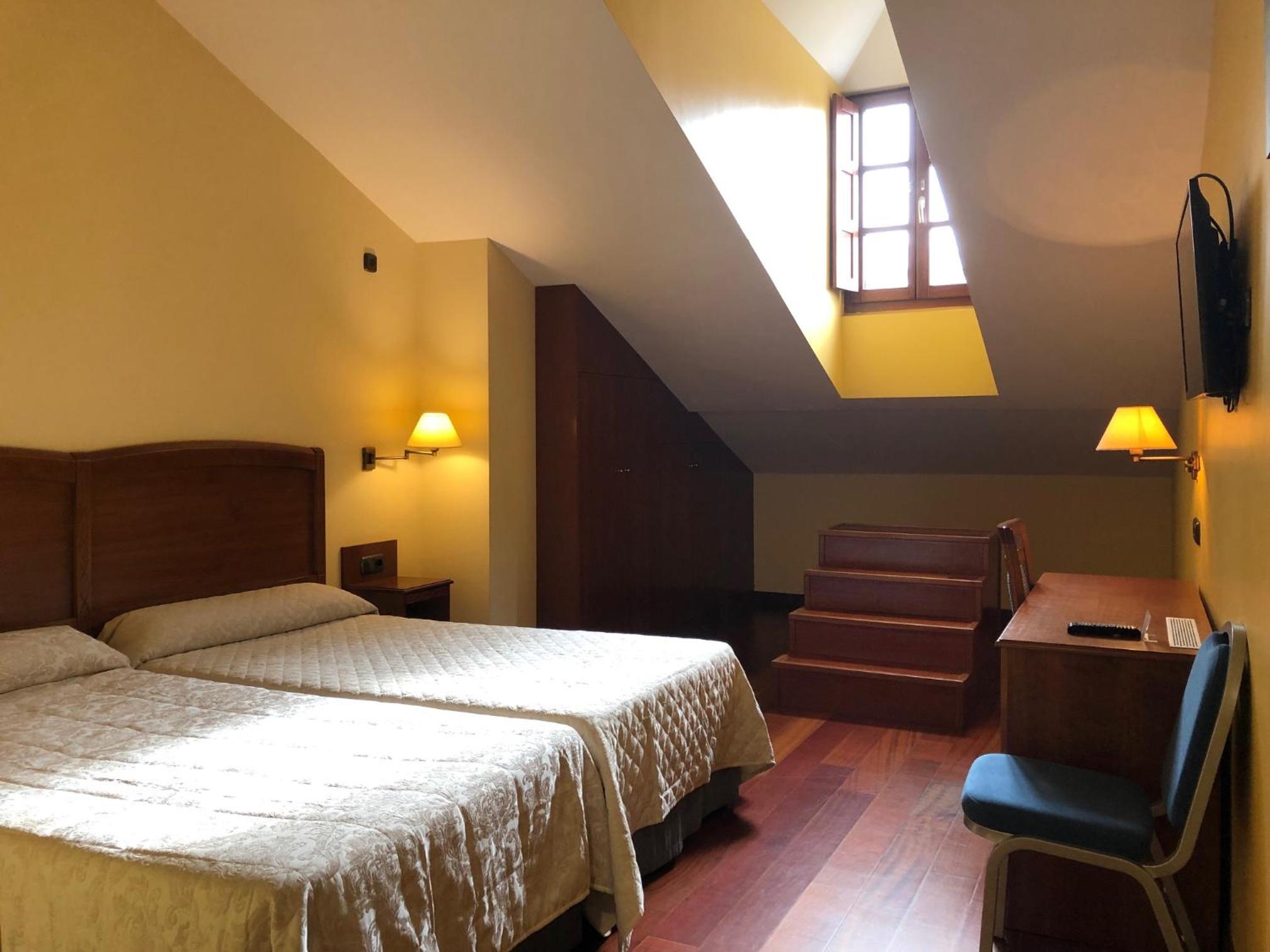 Double or Twin Room - Photo 7