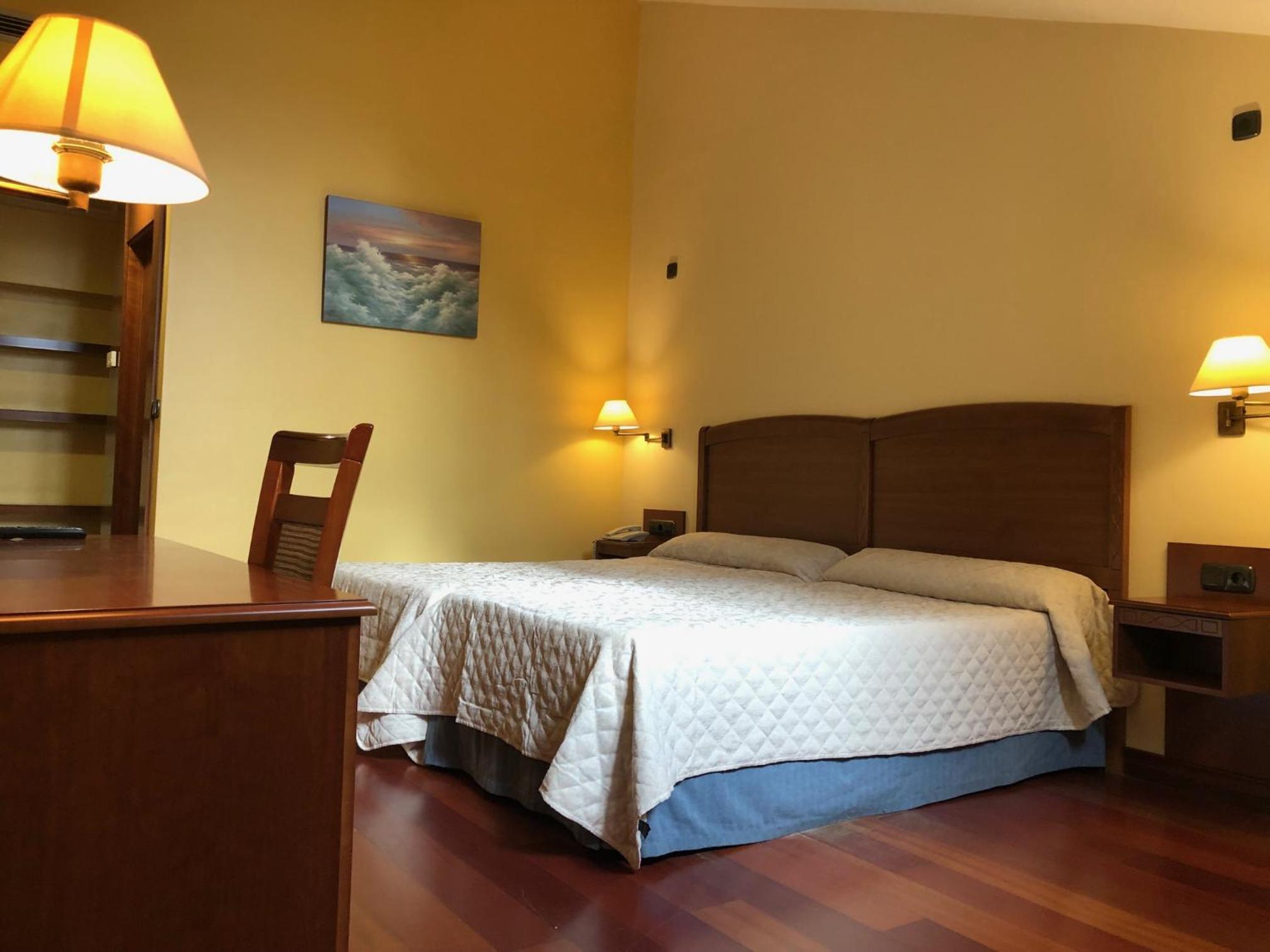 Double or Twin Room - Photo 9