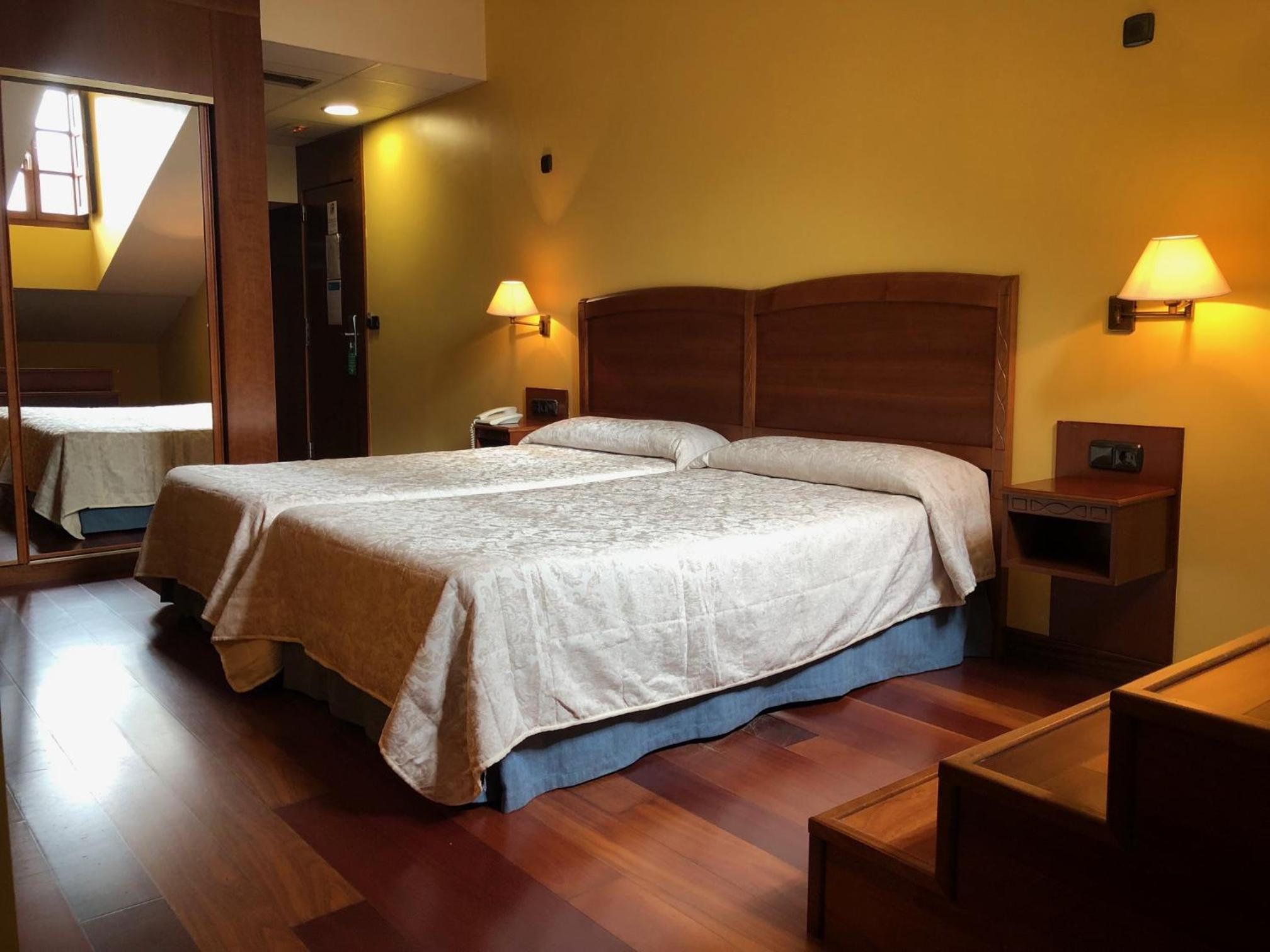 Double or Twin Room - Photo 2