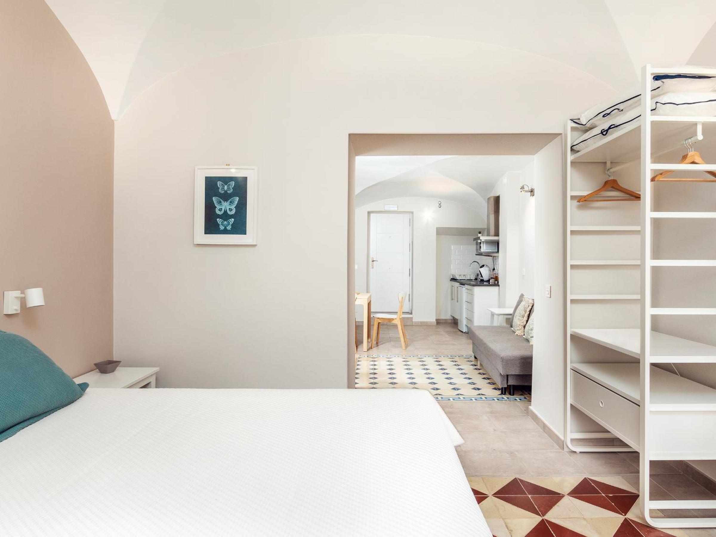 Studio Apartment - Photo 7