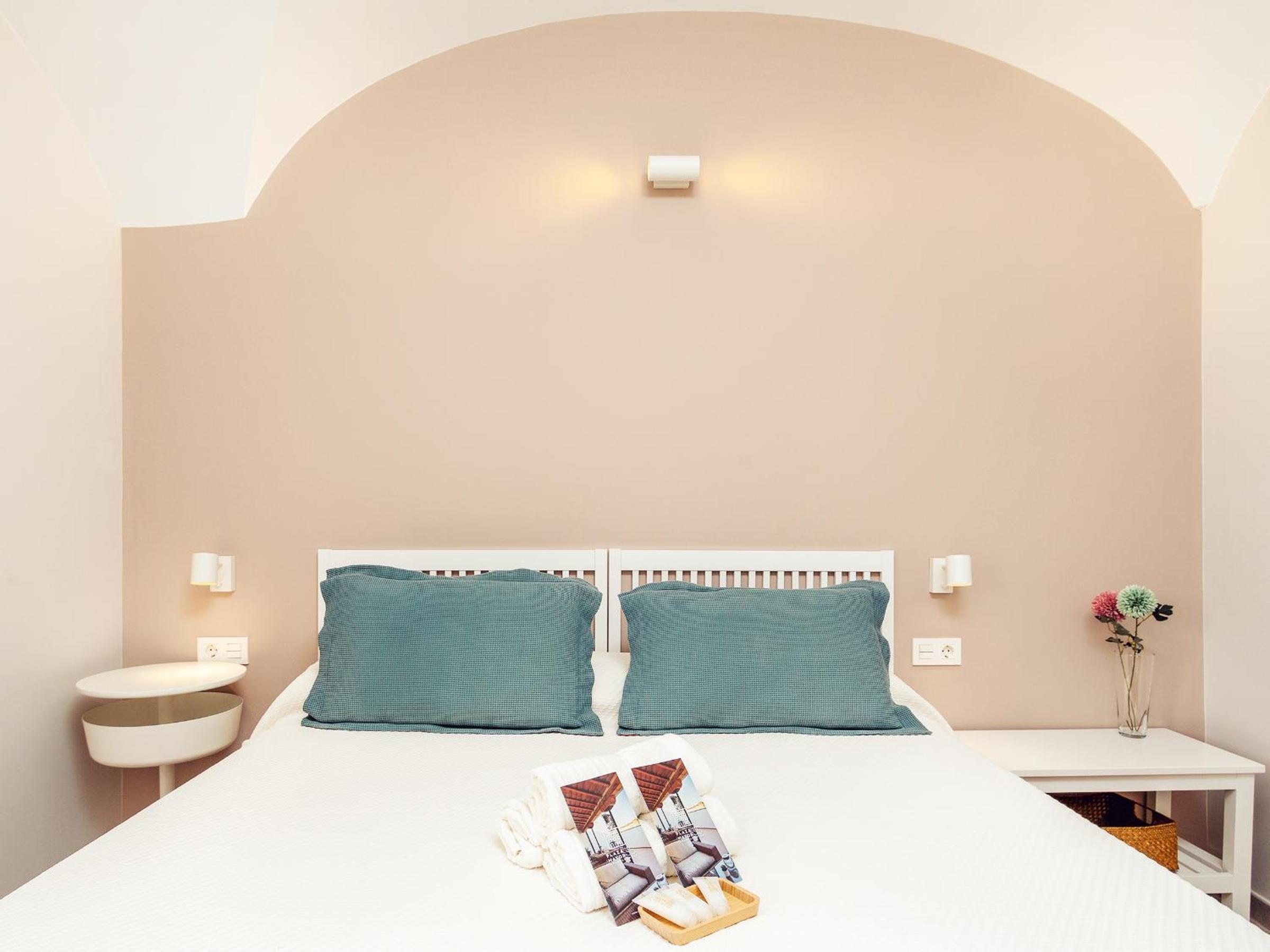Studio Apartment - Photo 2