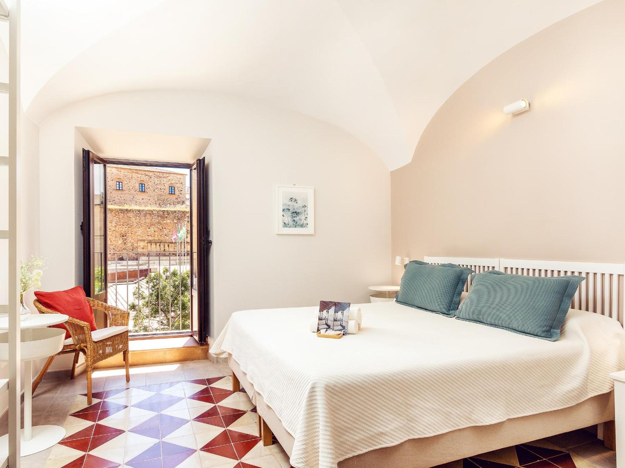 Studio Apartment - Photo 1